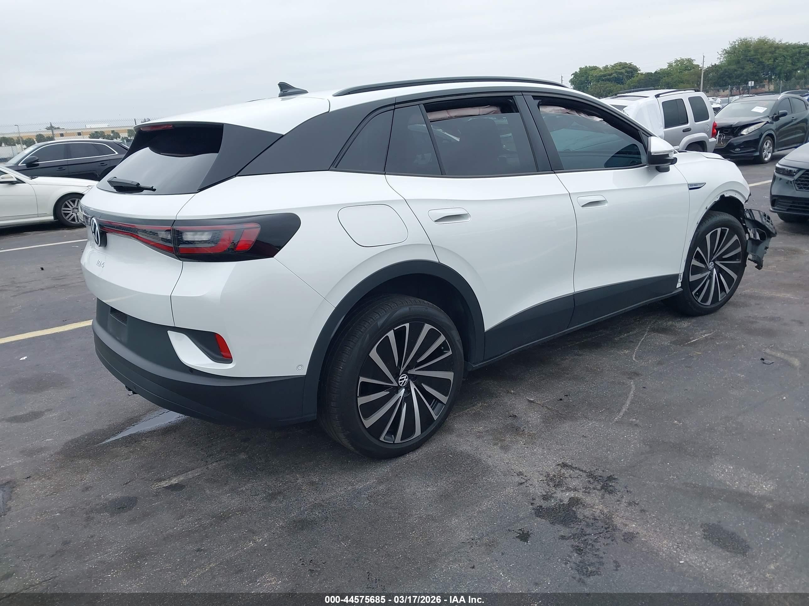 VOLKSWAGEN ID.4 image 4
