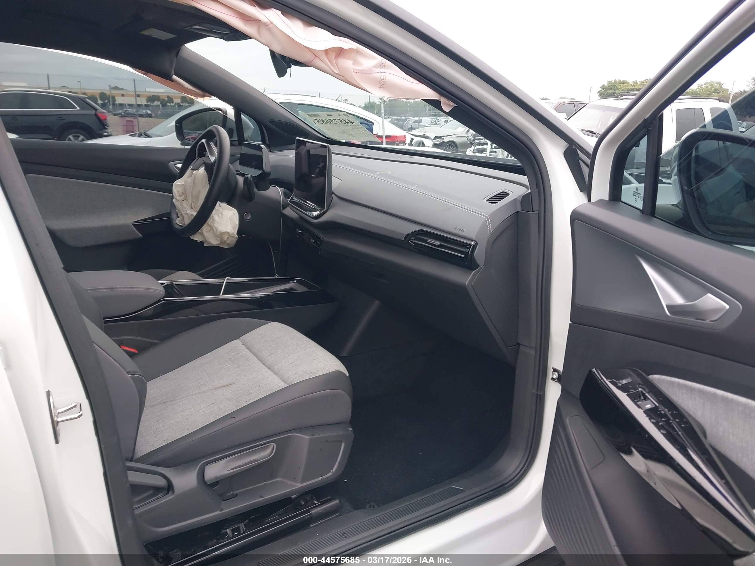 VOLKSWAGEN ID.4 image 5
