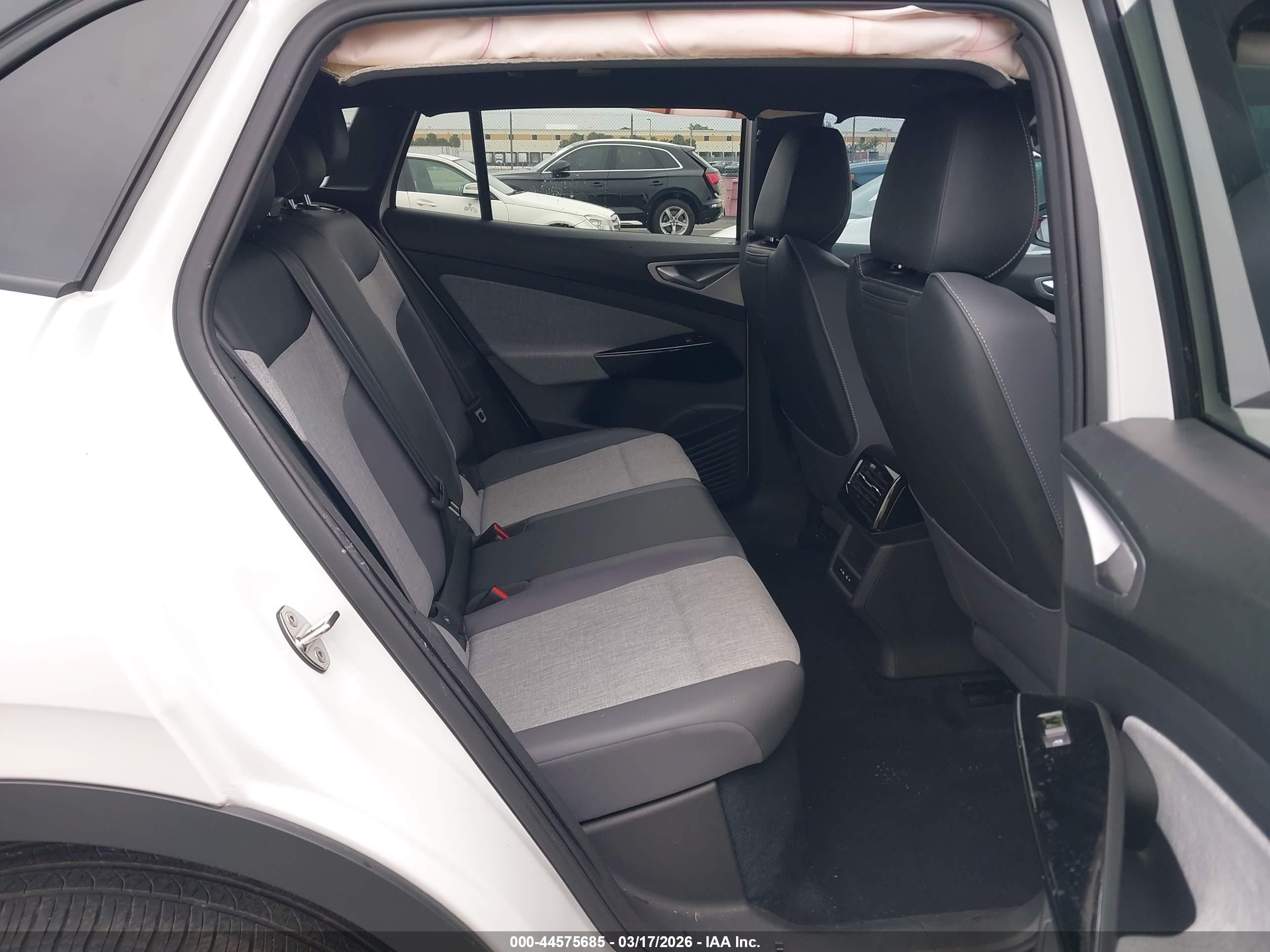 VOLKSWAGEN ID.4 image 8