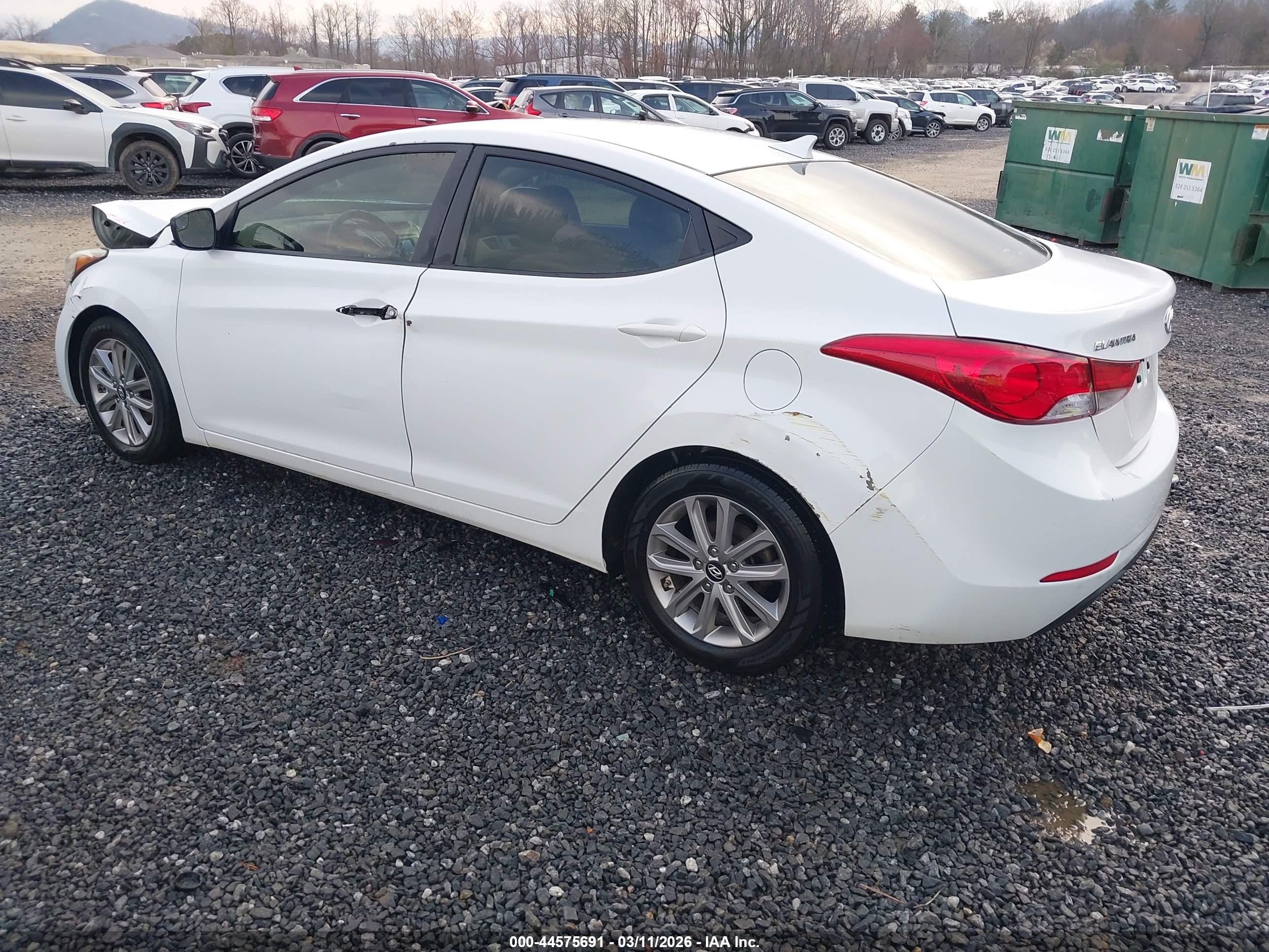 HYUNDAI ELANTRA image 3