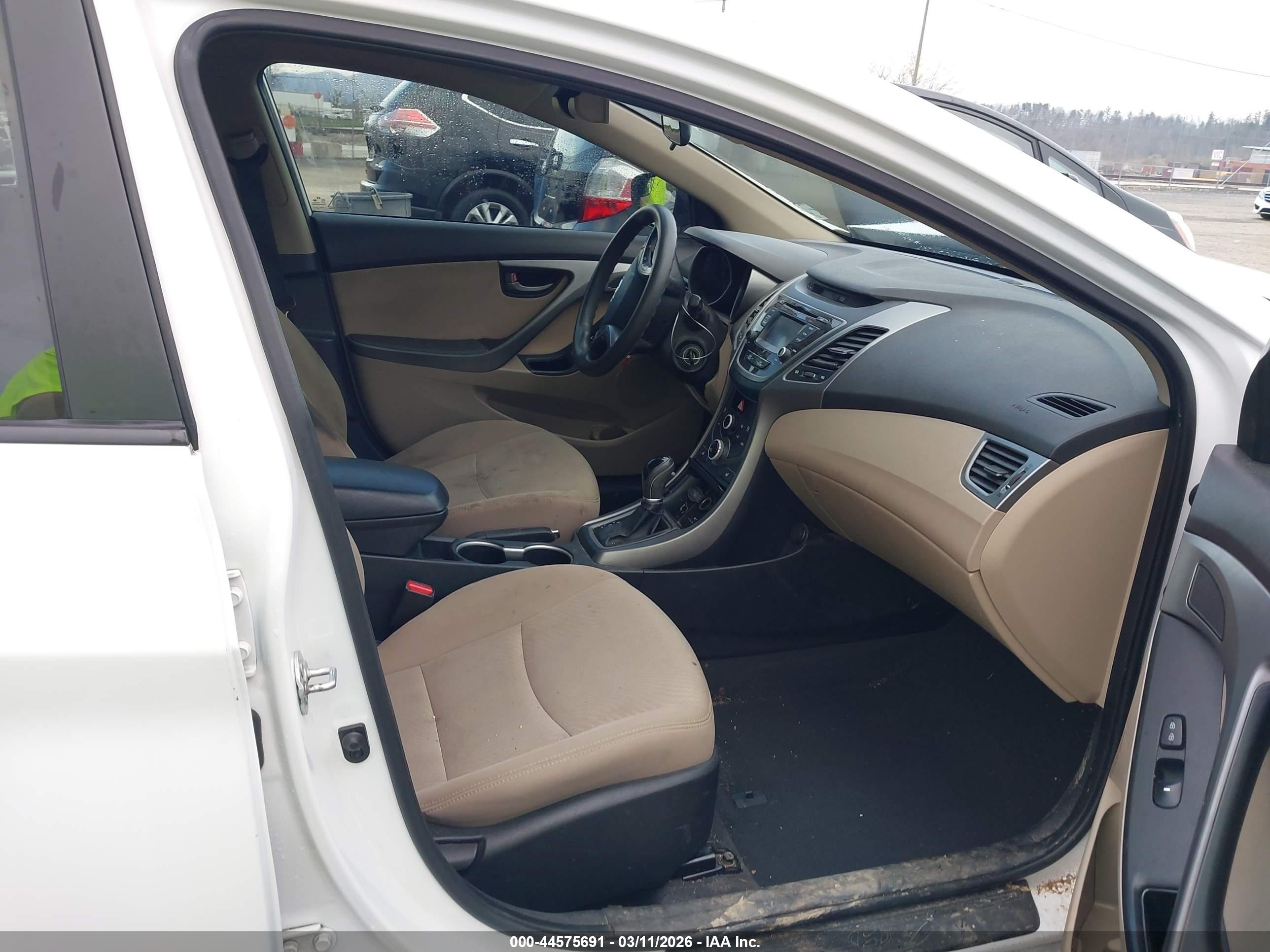 HYUNDAI ELANTRA image 5