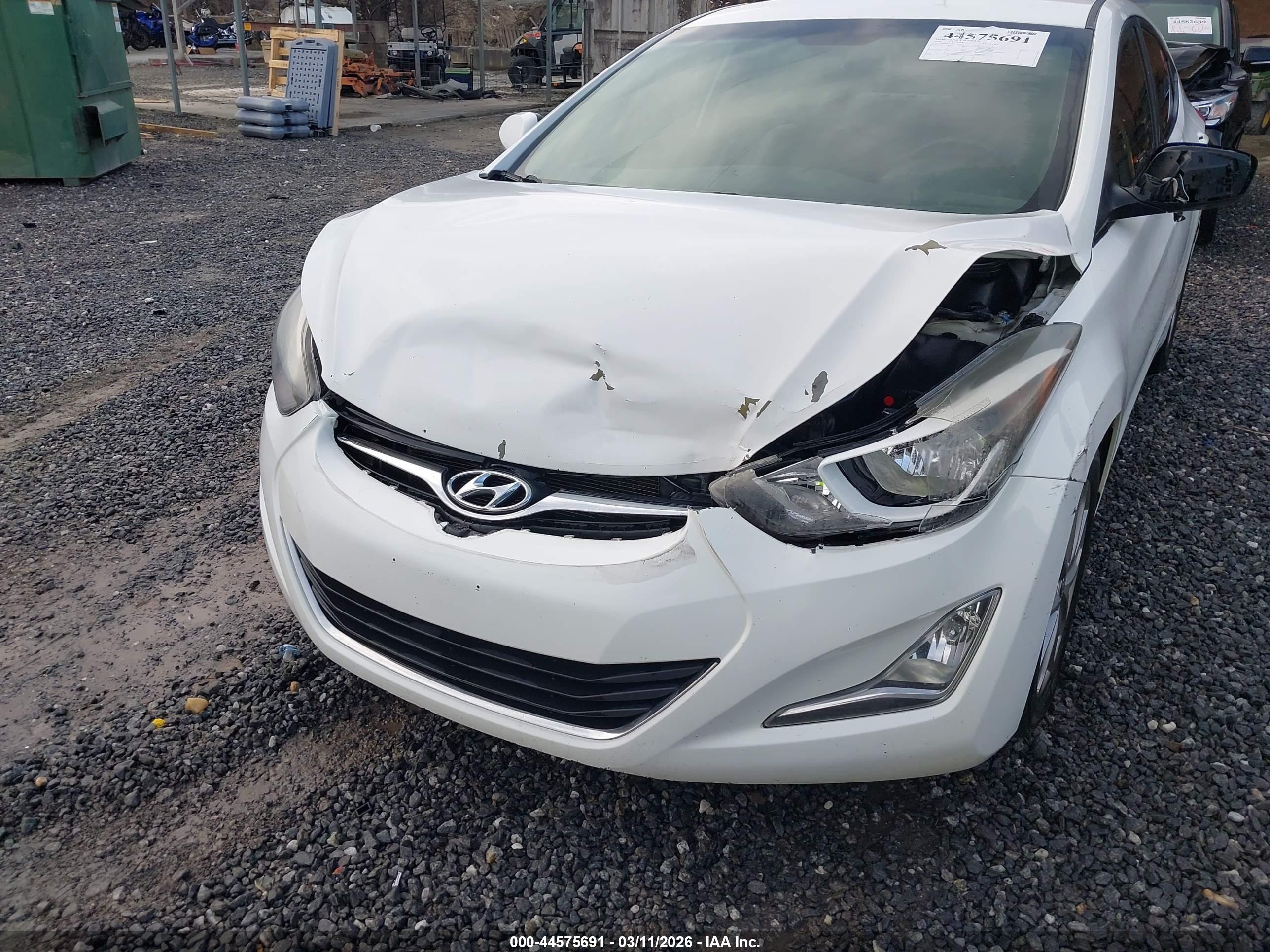 HYUNDAI ELANTRA image 6