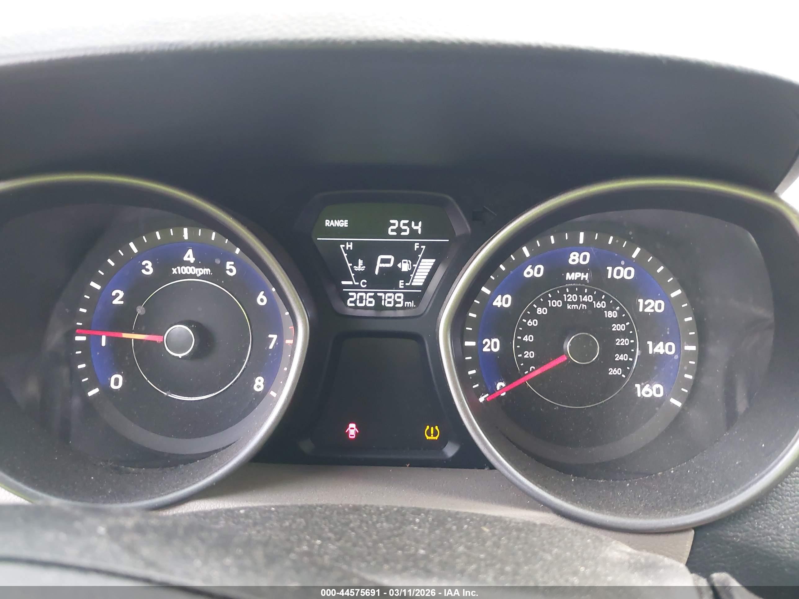 HYUNDAI ELANTRA image 7