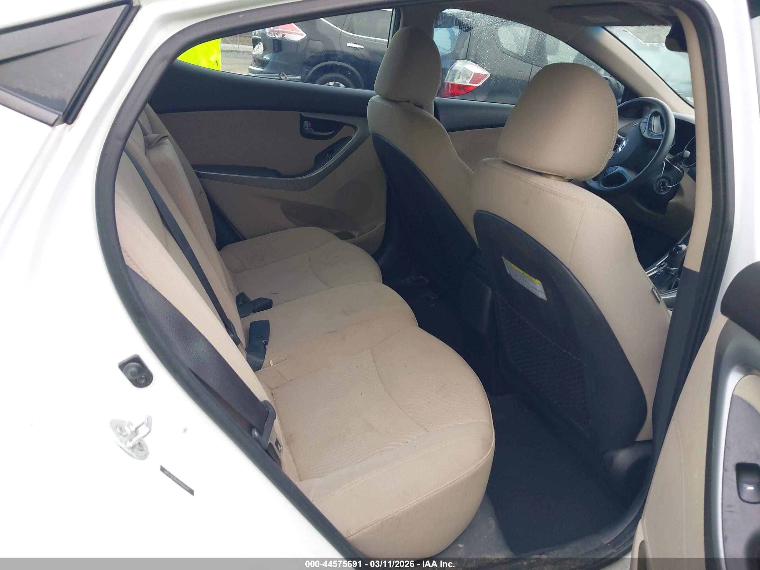 HYUNDAI ELANTRA image 8