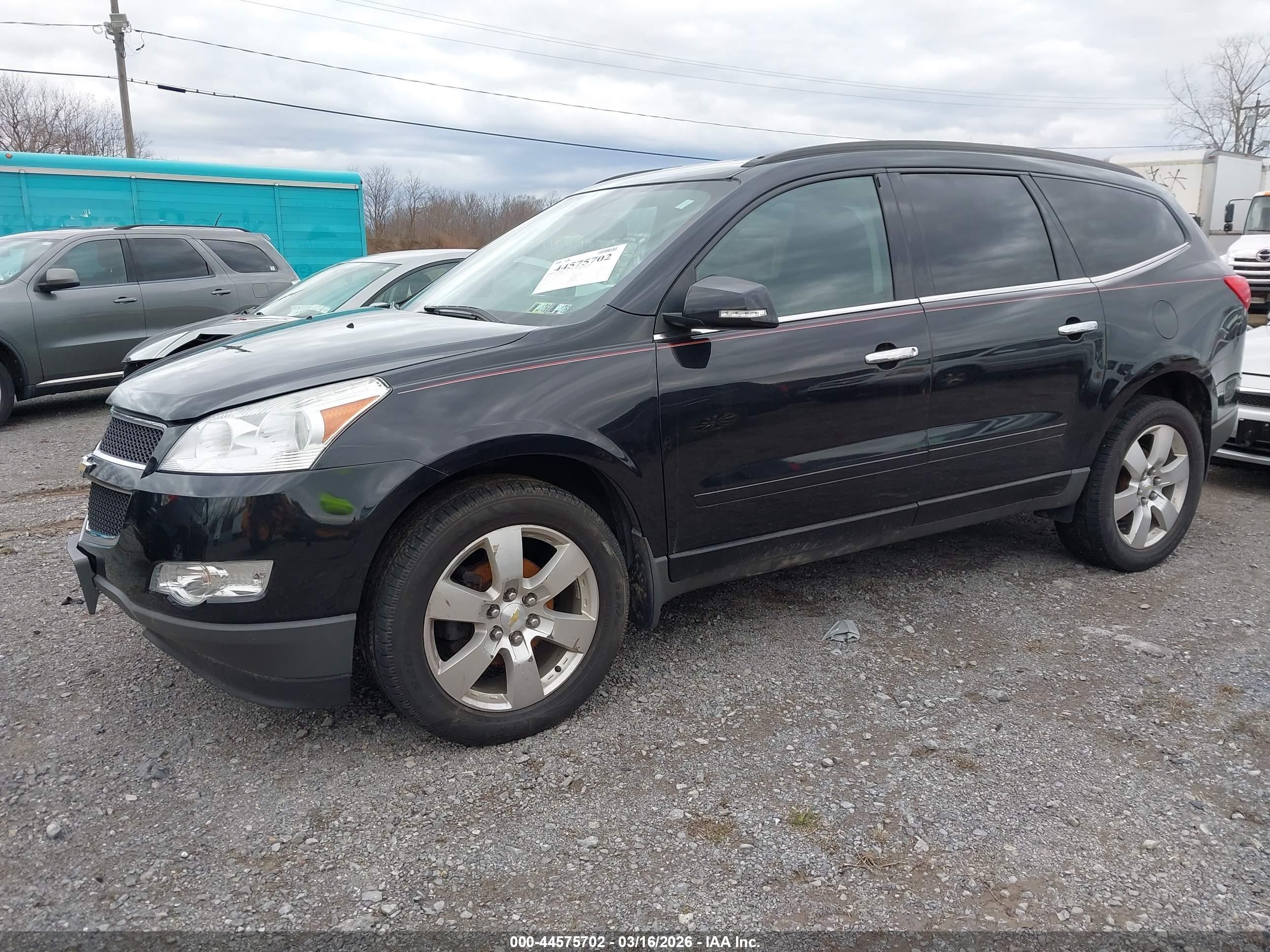 CHEVROLET TRAVERSE image 2