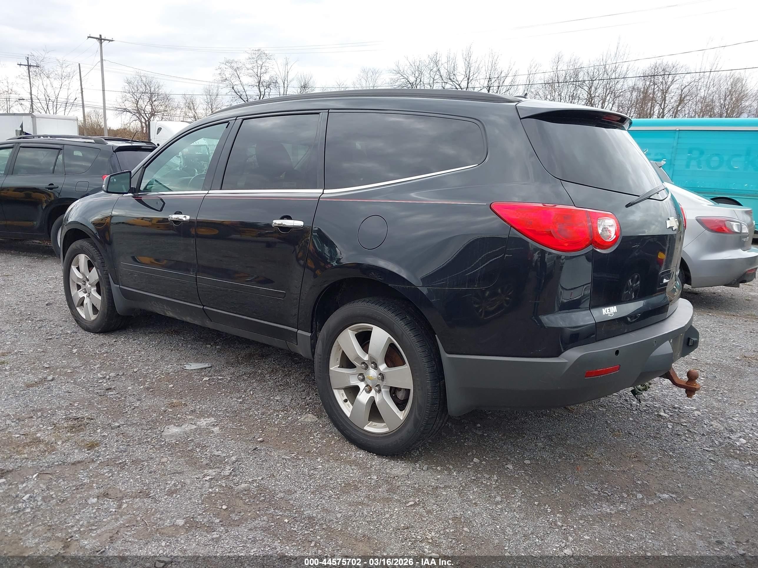 CHEVROLET TRAVERSE image 3