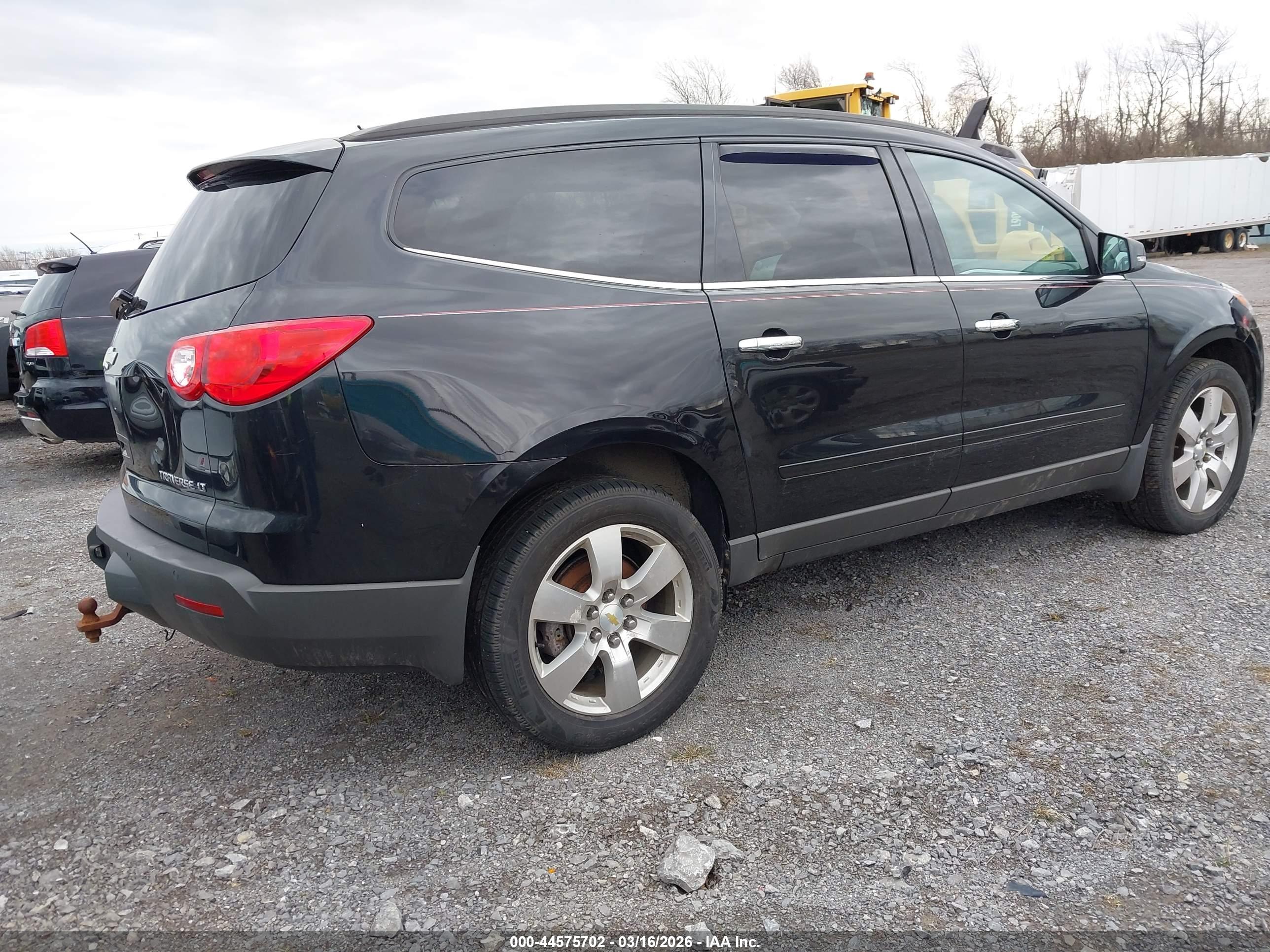 CHEVROLET TRAVERSE image 4