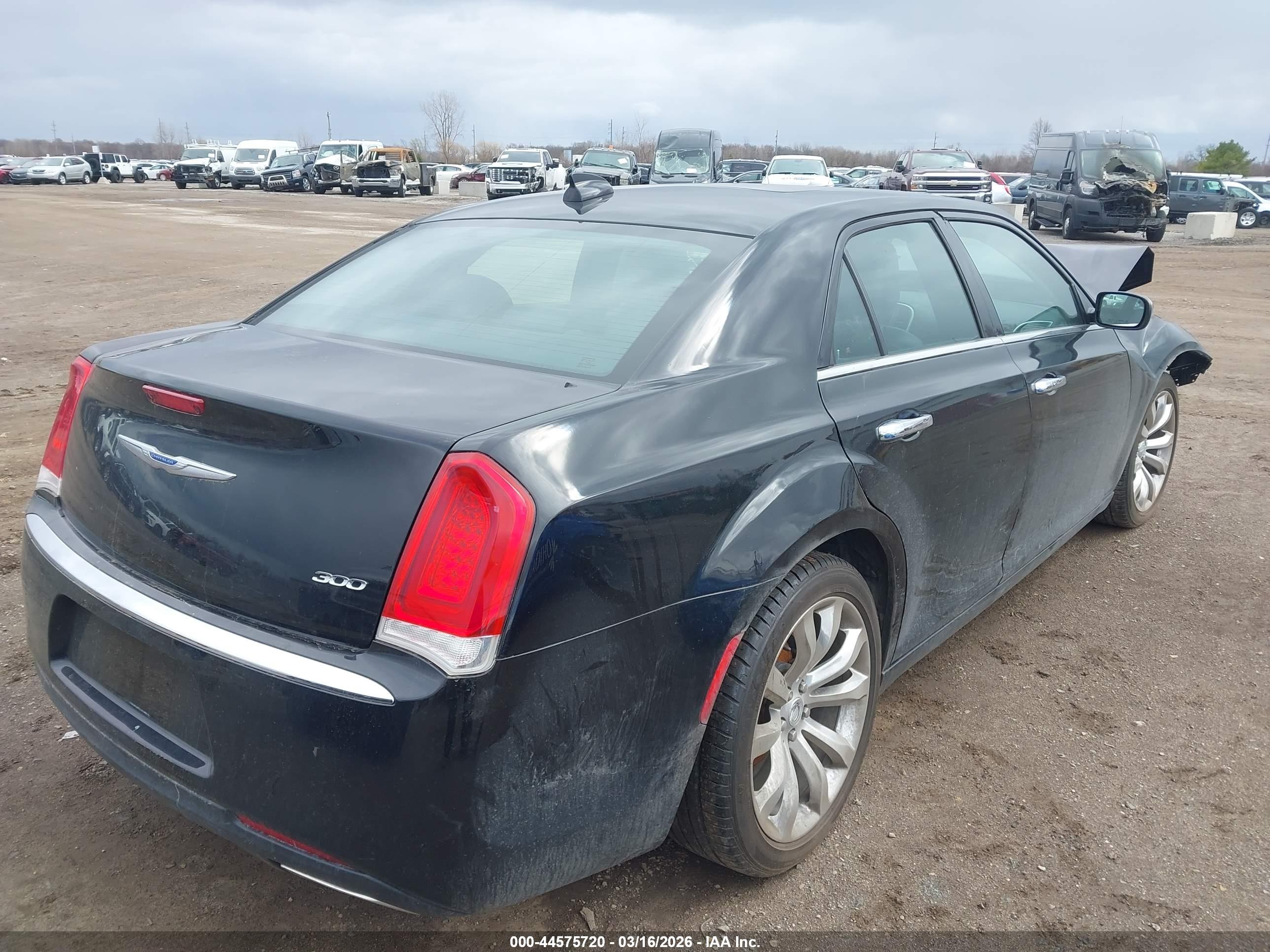 CHRYSLER 300 image 4