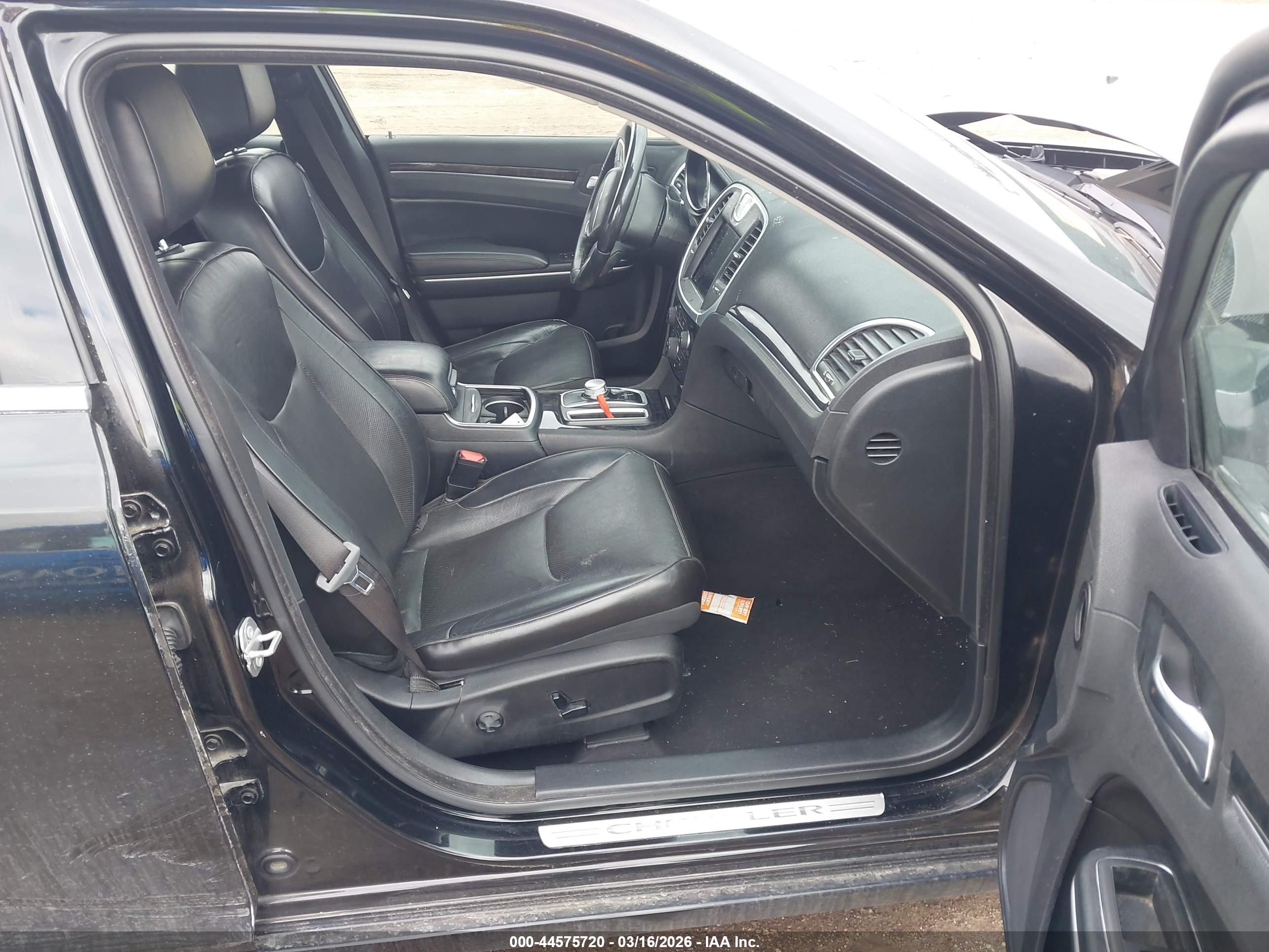 CHRYSLER 300 image 5