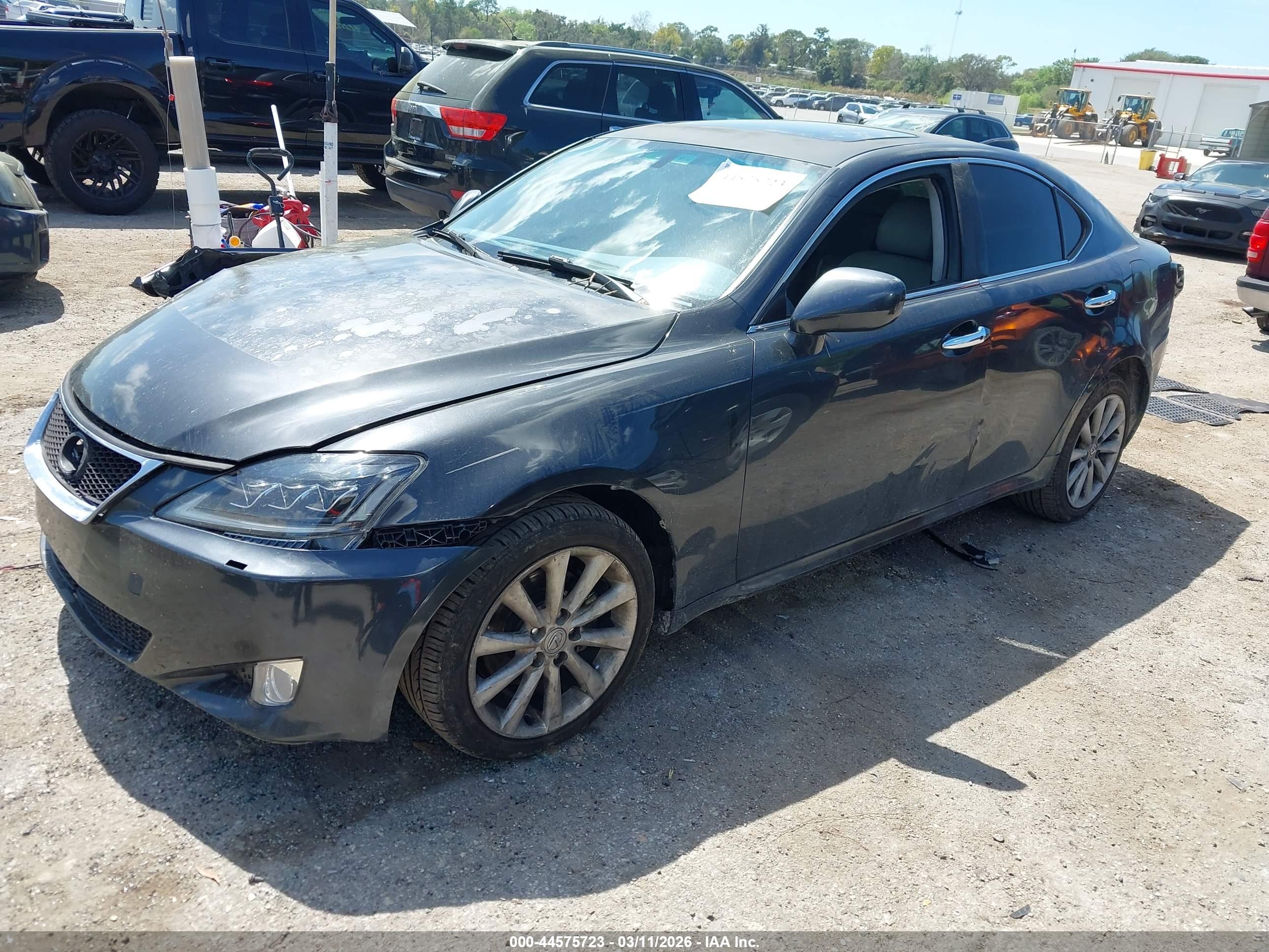 LEXUS IS image 2