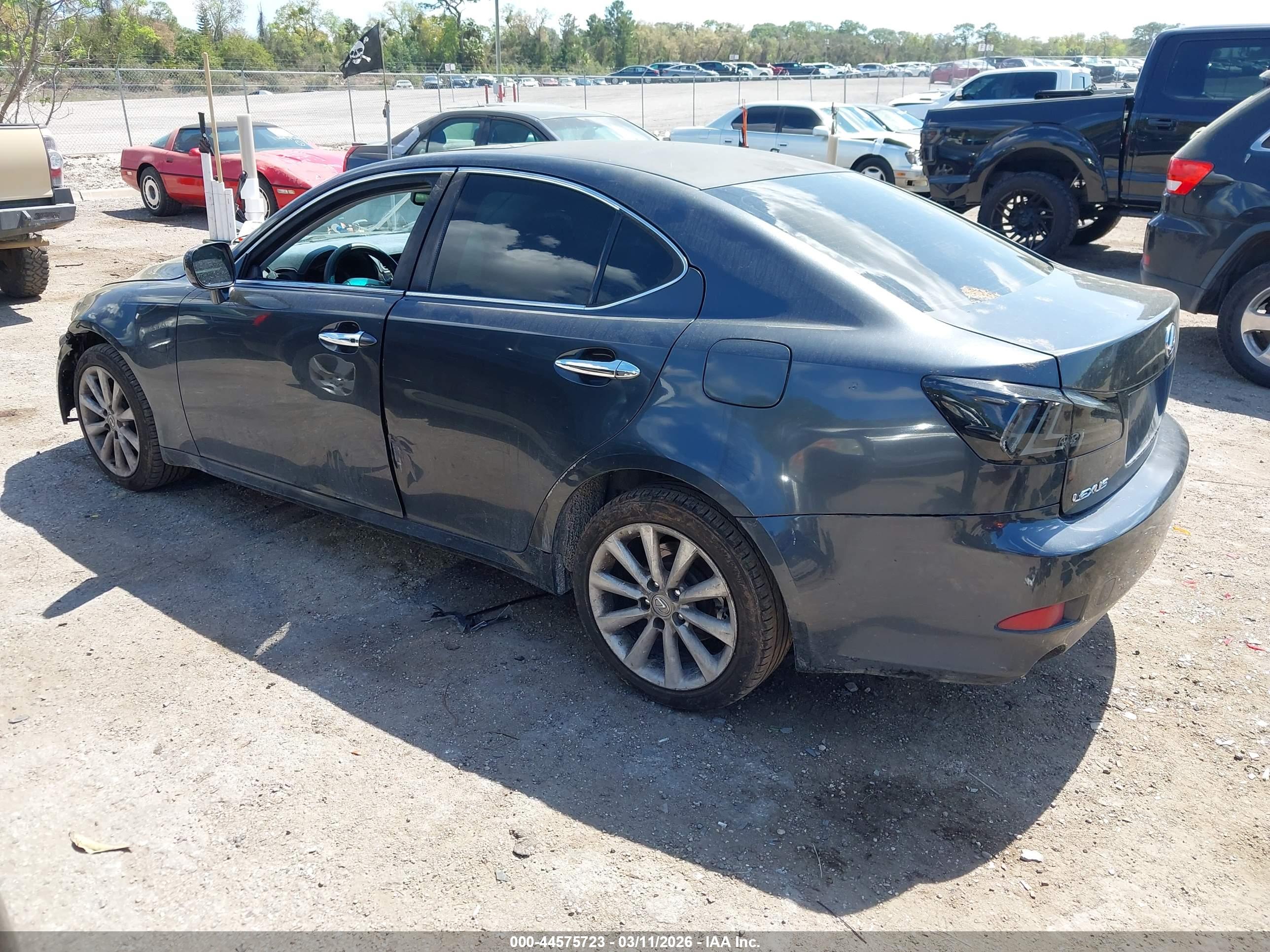 LEXUS IS image 3