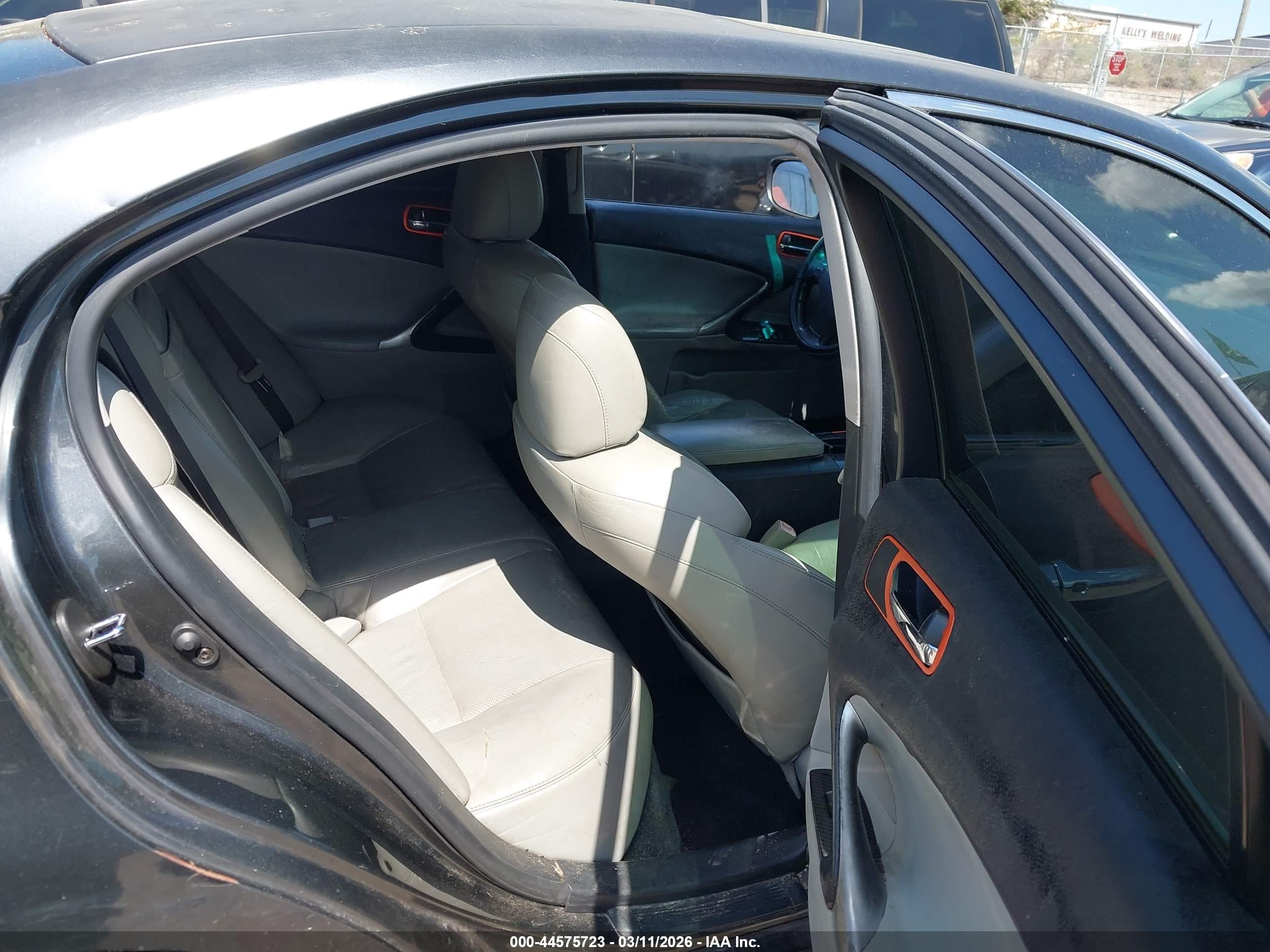 LEXUS IS image 8