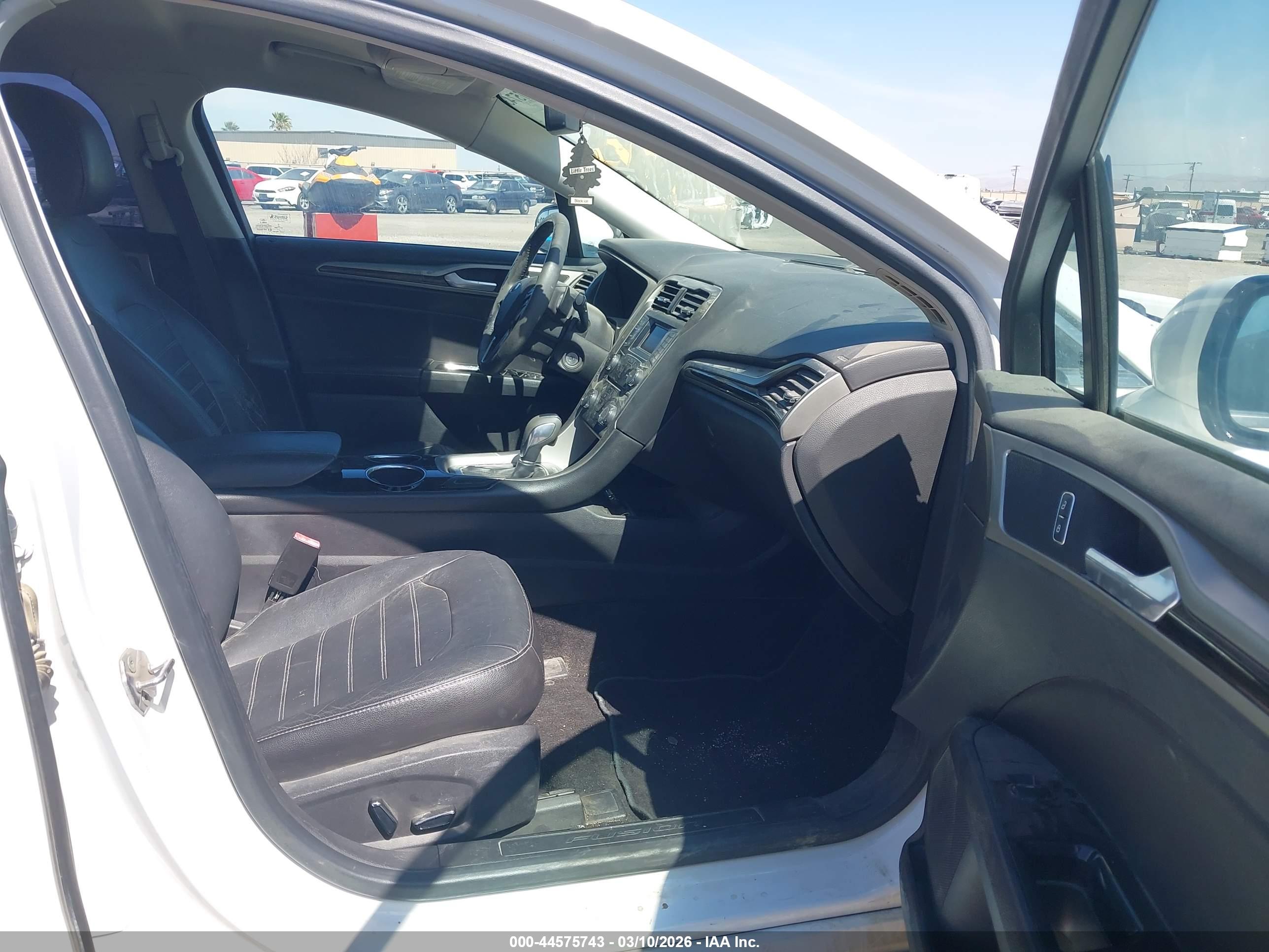 FORD FUSION image 5