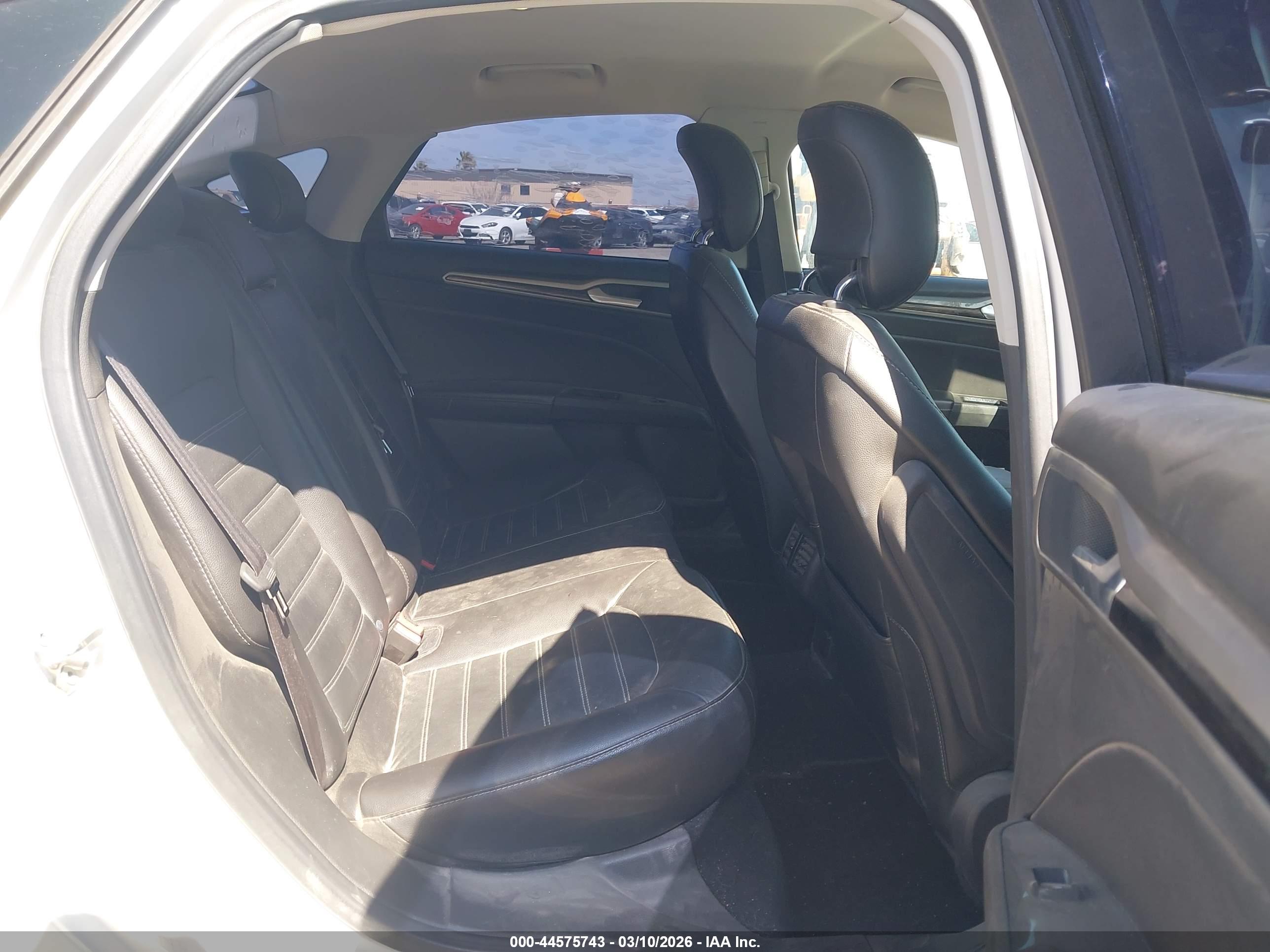 FORD FUSION image 8