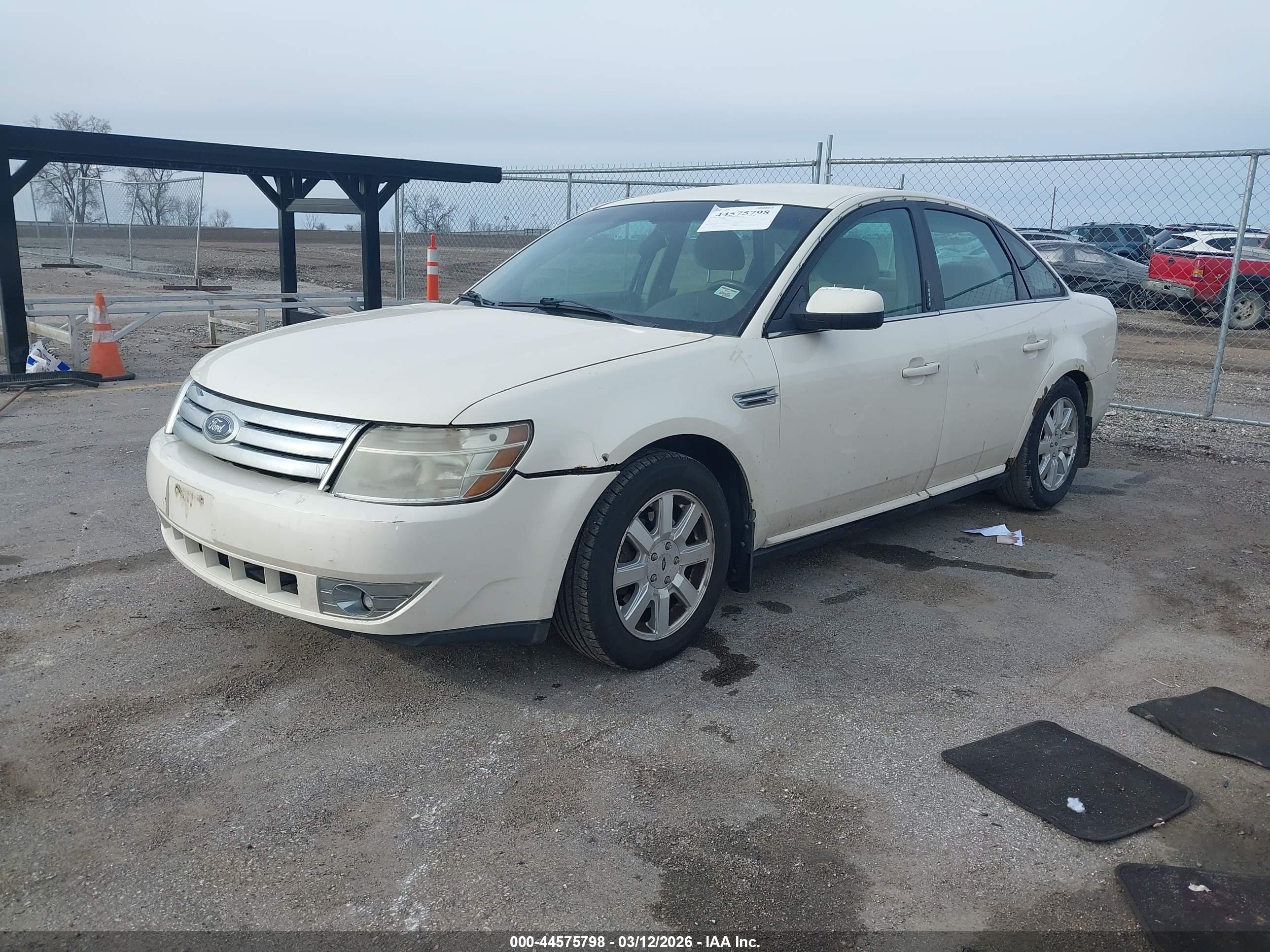 FORD TAURUS image 2