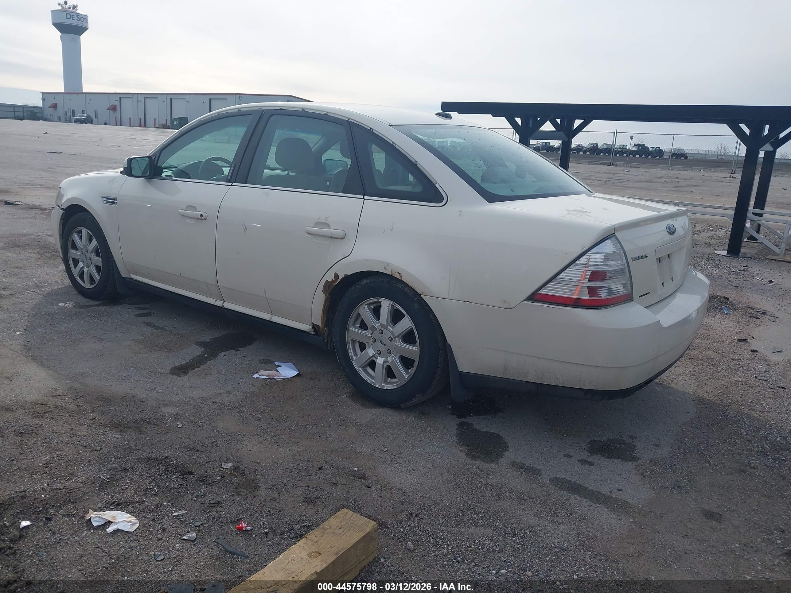 FORD TAURUS image 3