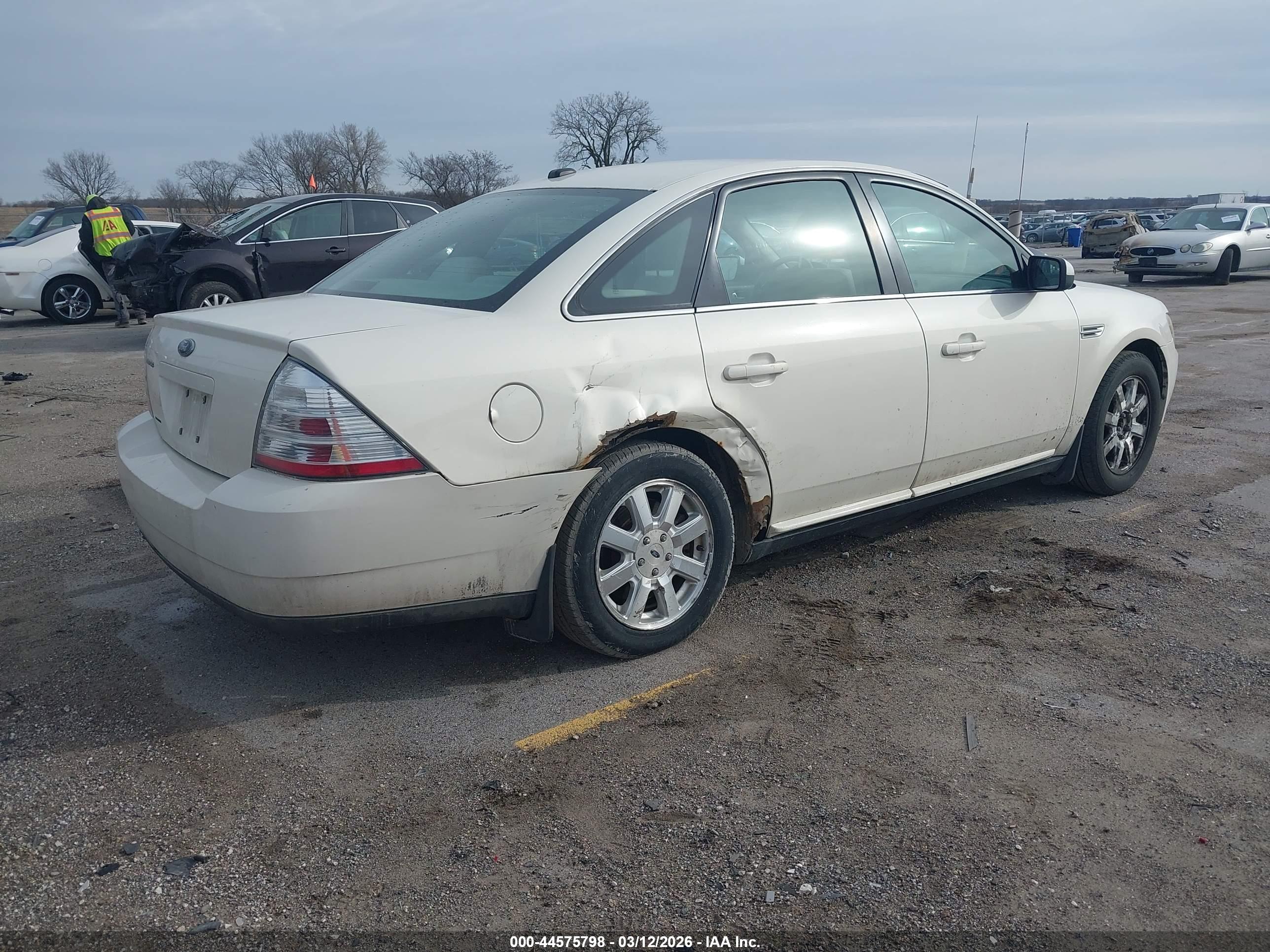 FORD TAURUS image 4
