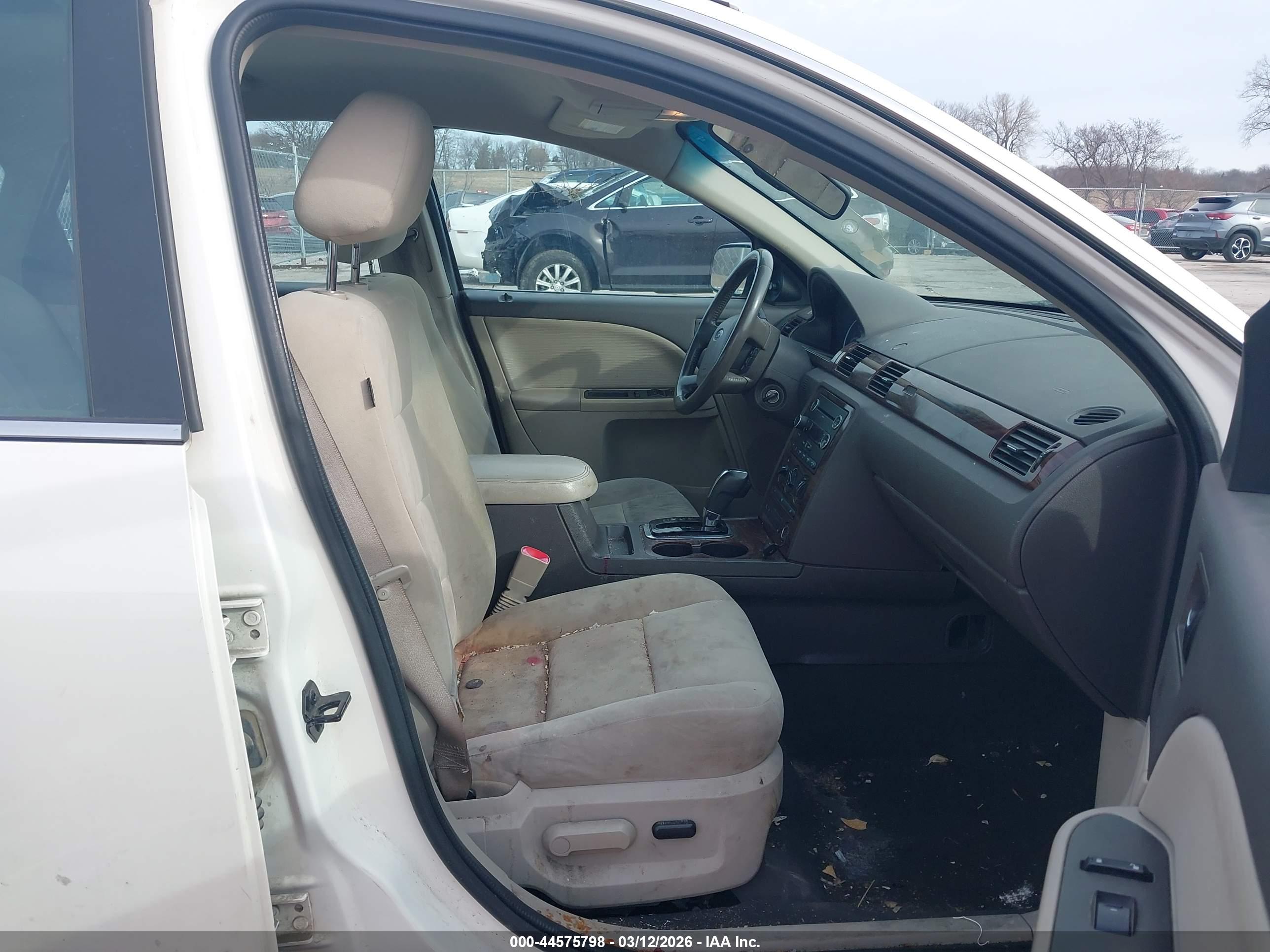 FORD TAURUS image 5