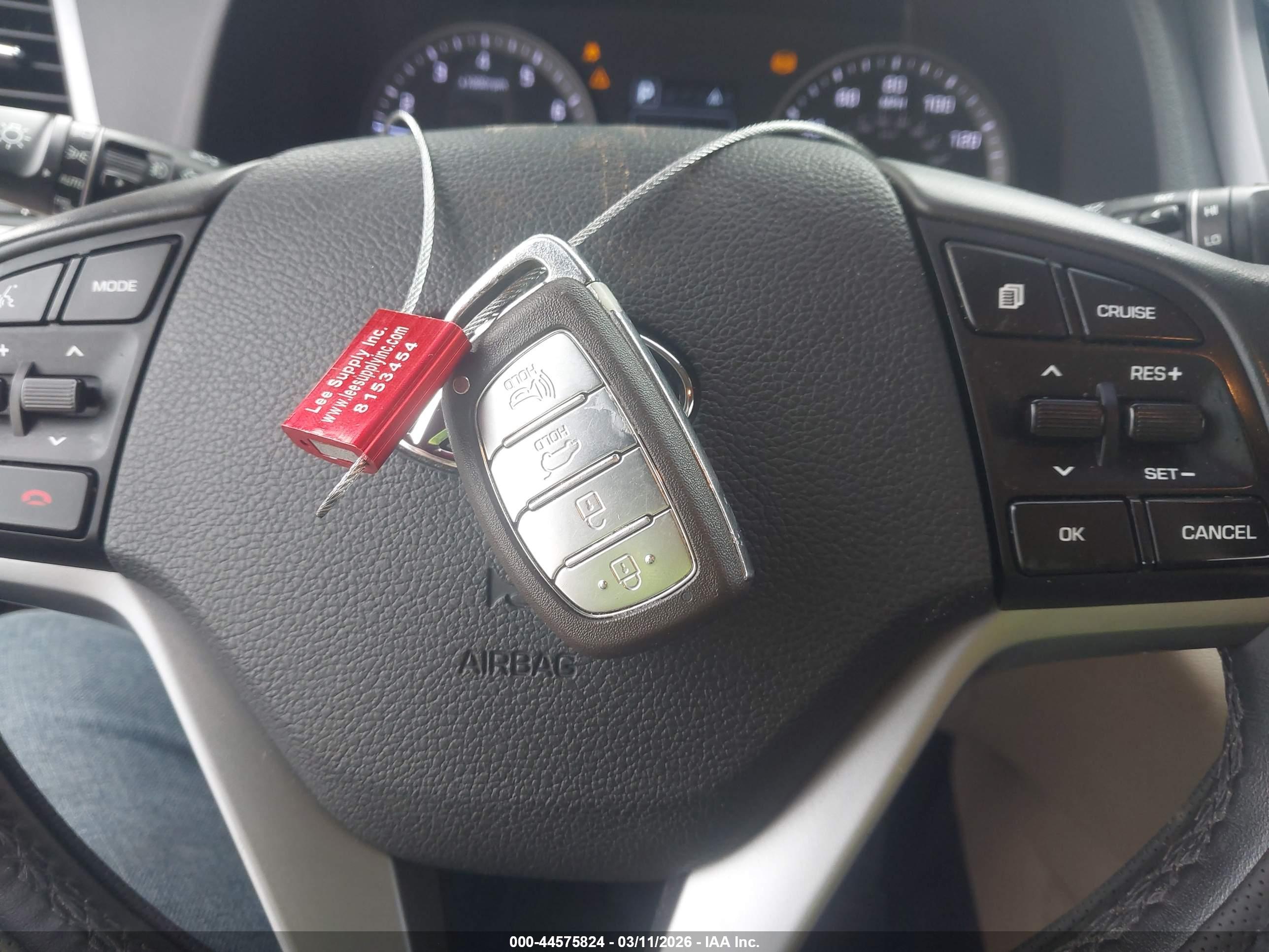 HYUNDAI TUCSON image 11