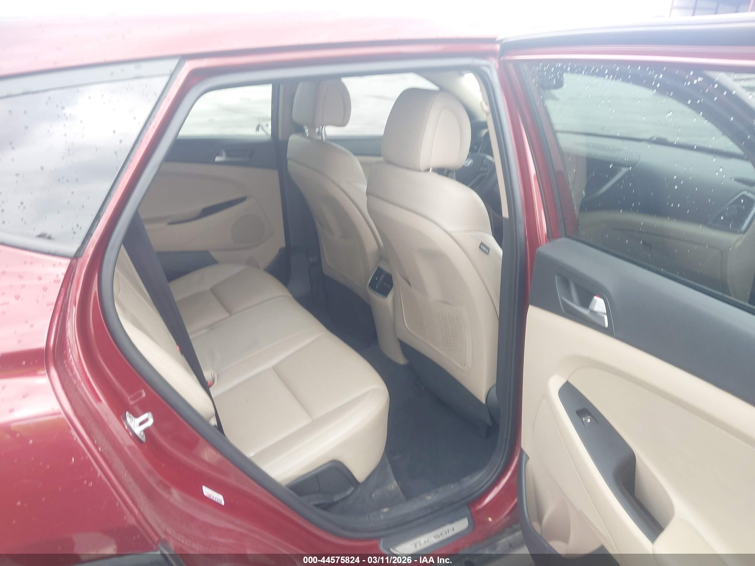 HYUNDAI TUCSON image 8