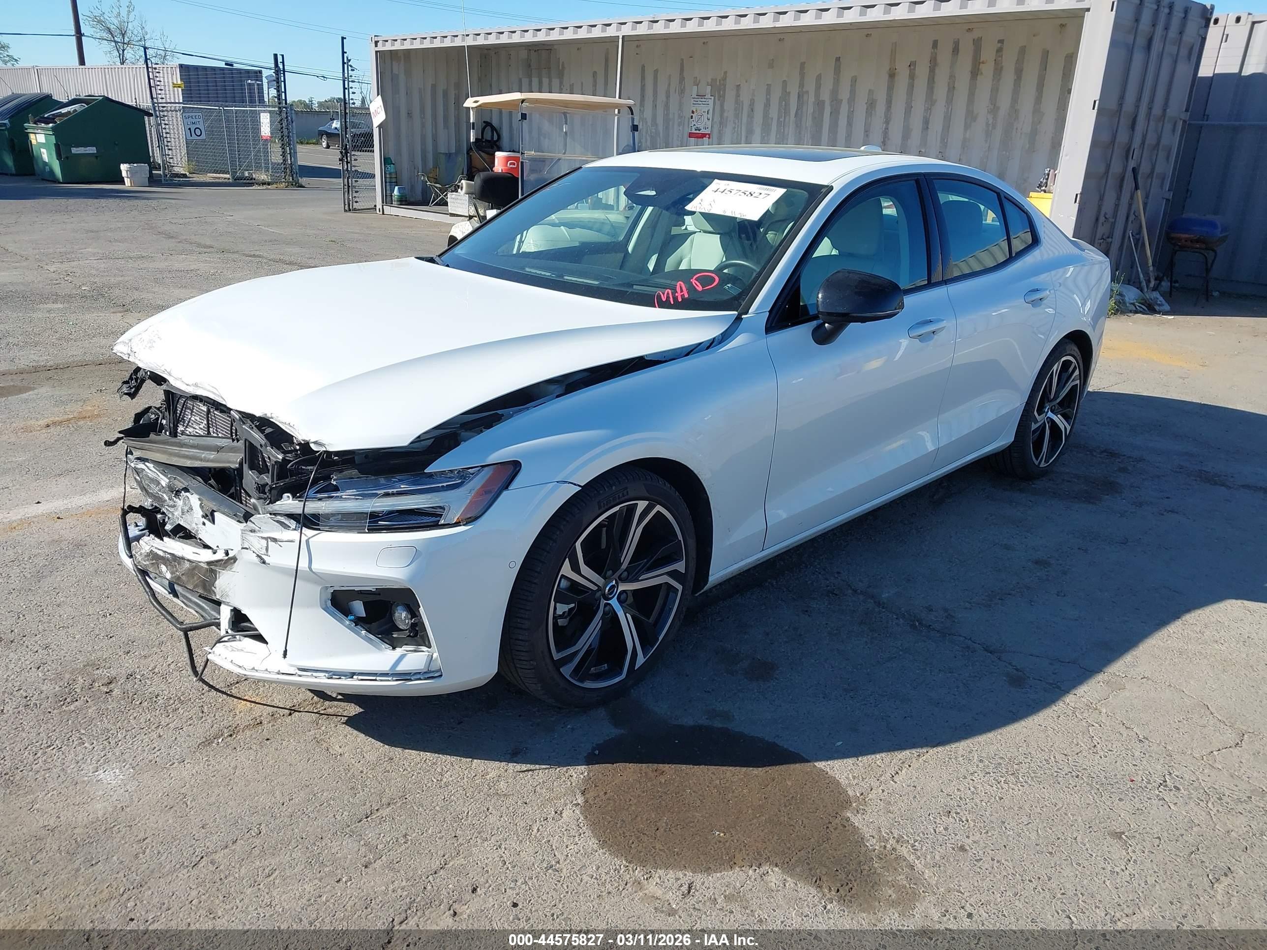 VOLVO S60 image 2