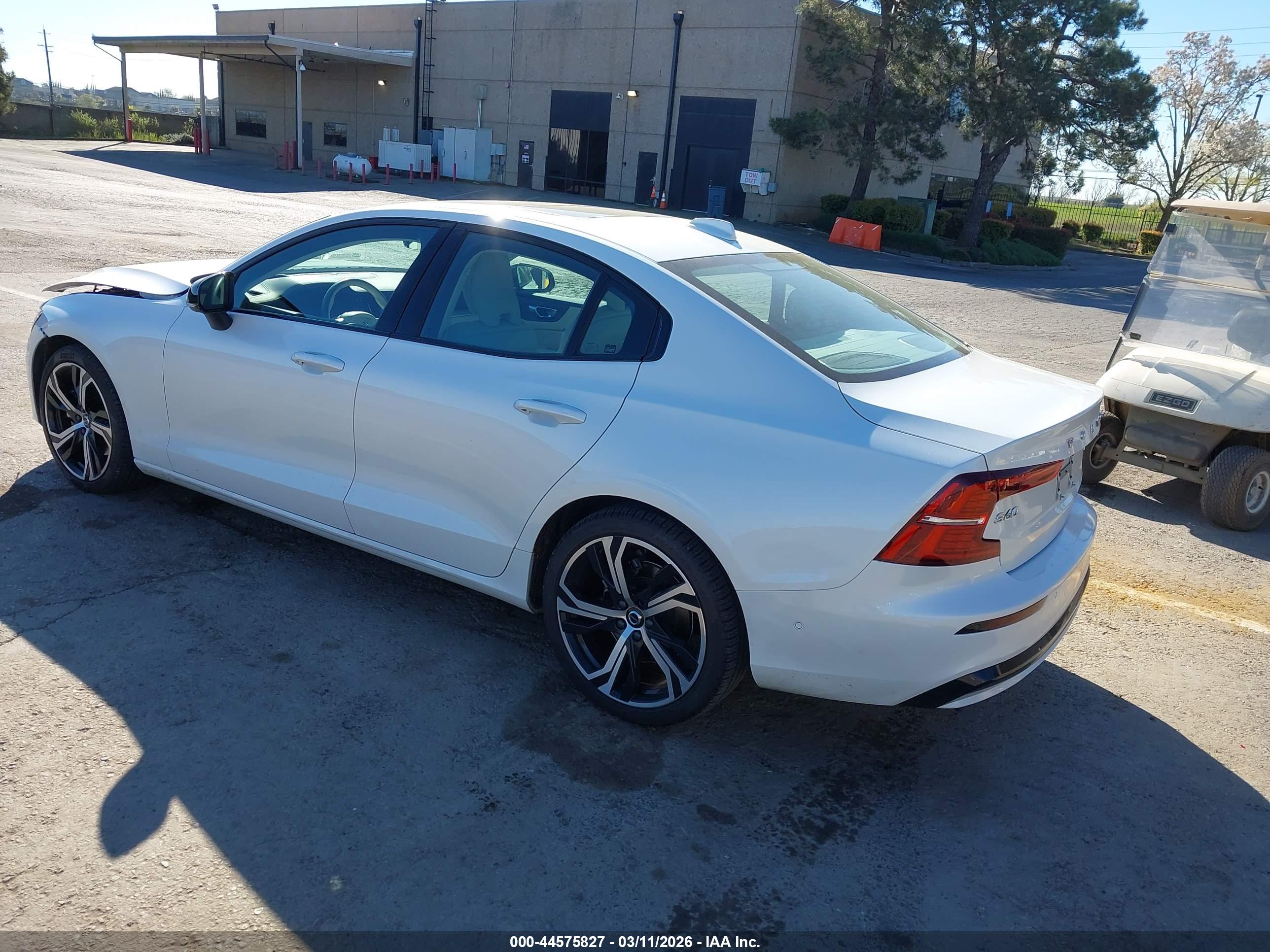 VOLVO S60 image 3