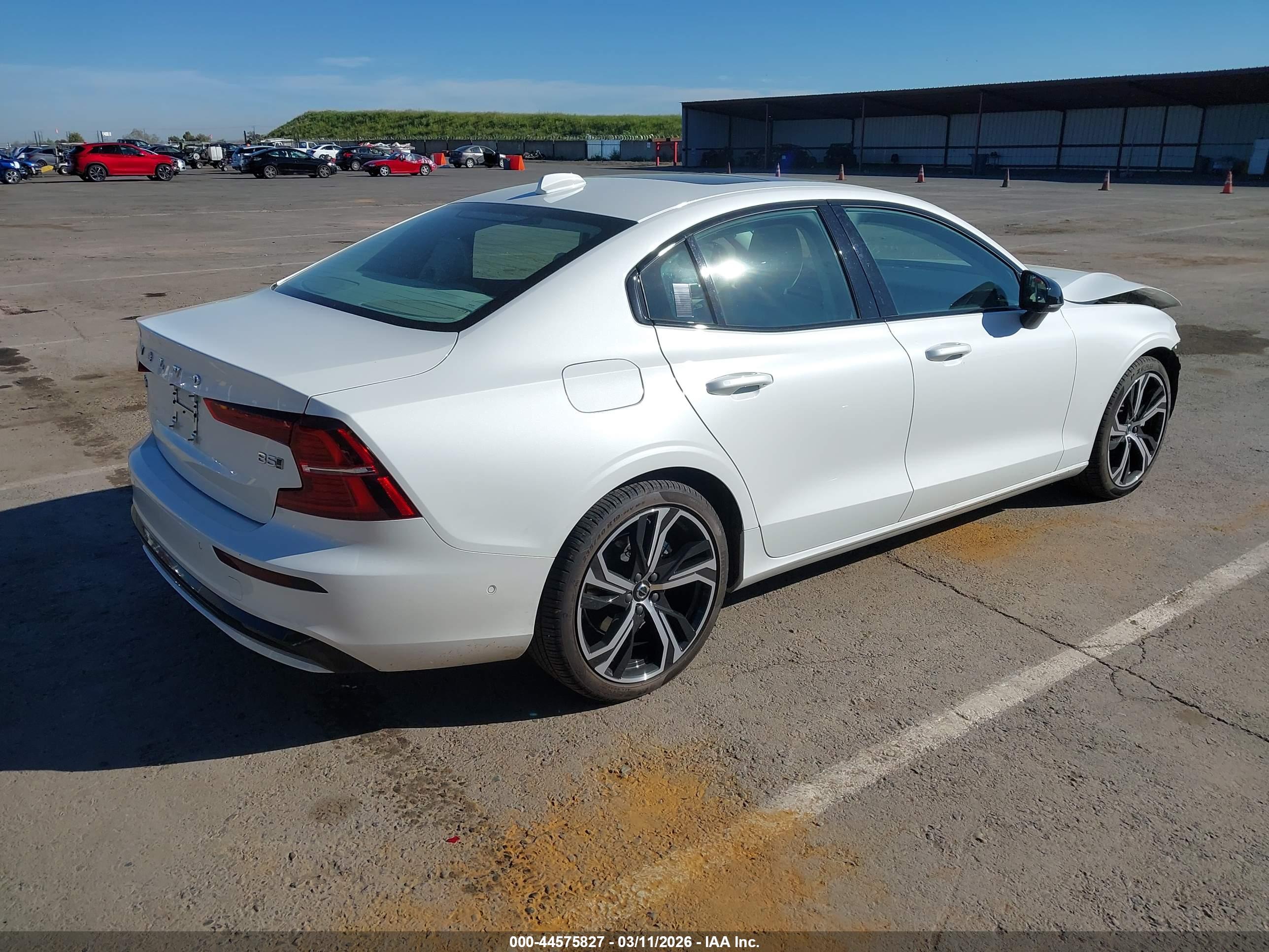 VOLVO S60 image 4