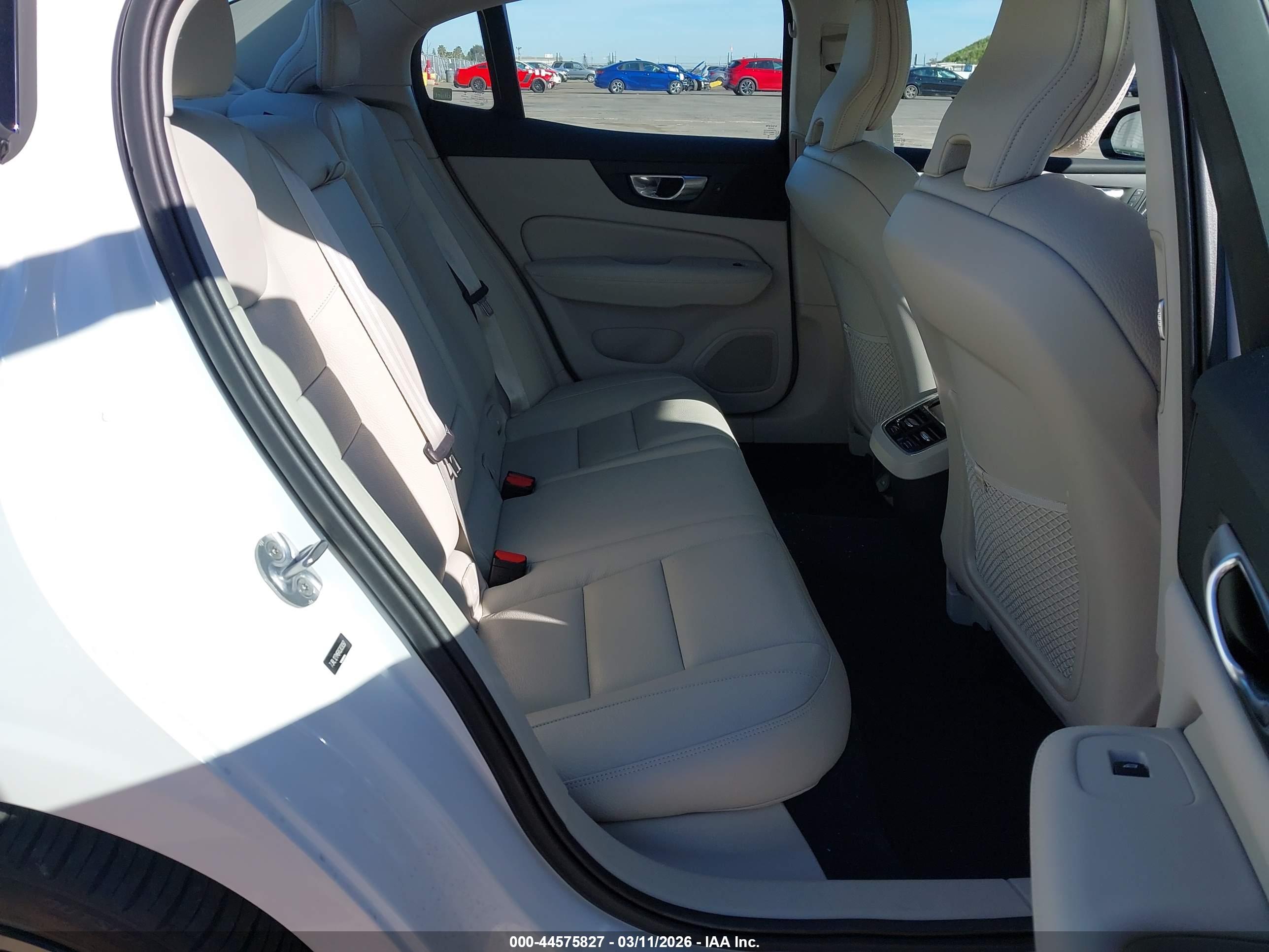 VOLVO S60 image 8