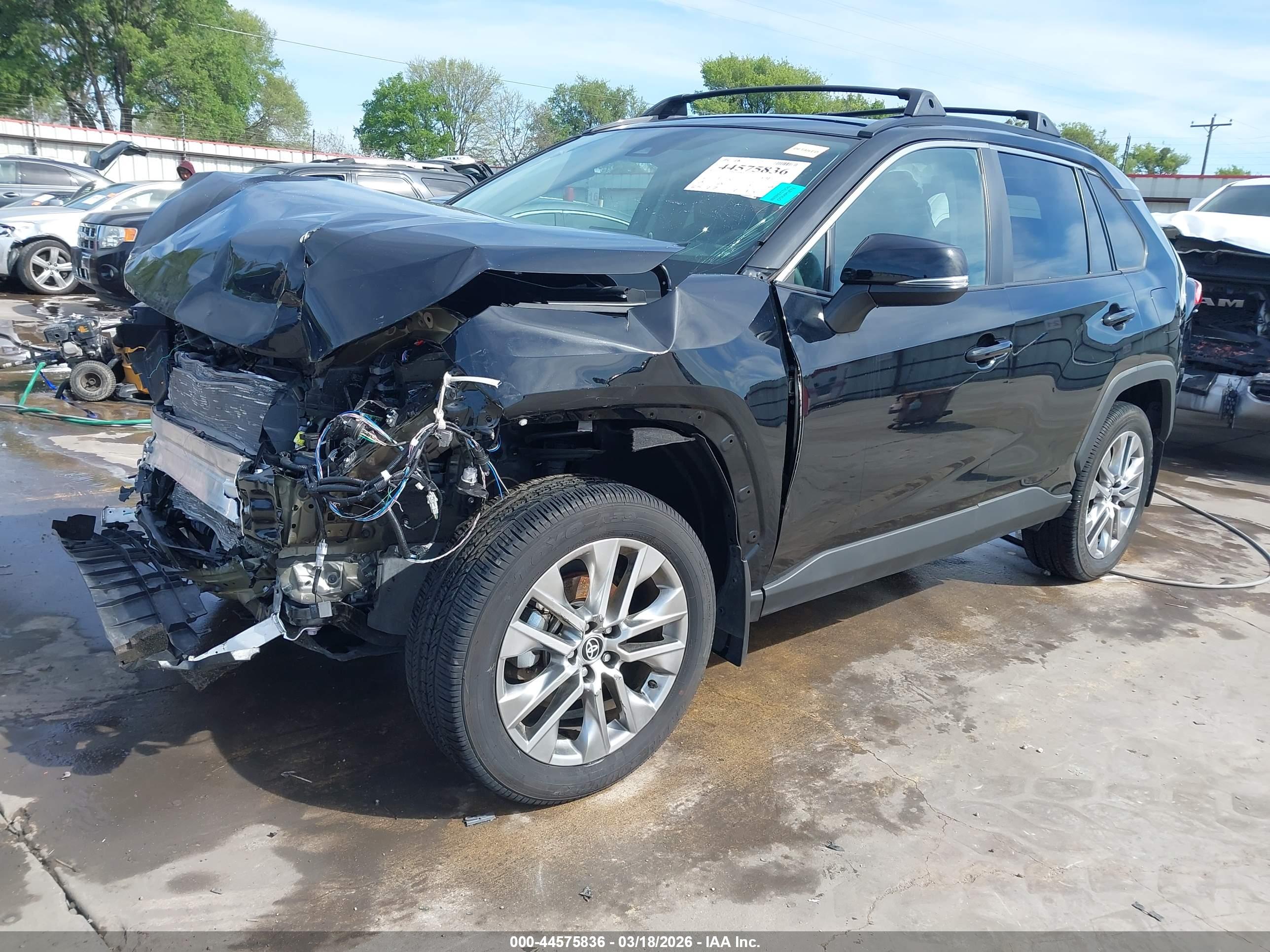 TOYOTA RAV4 image 2