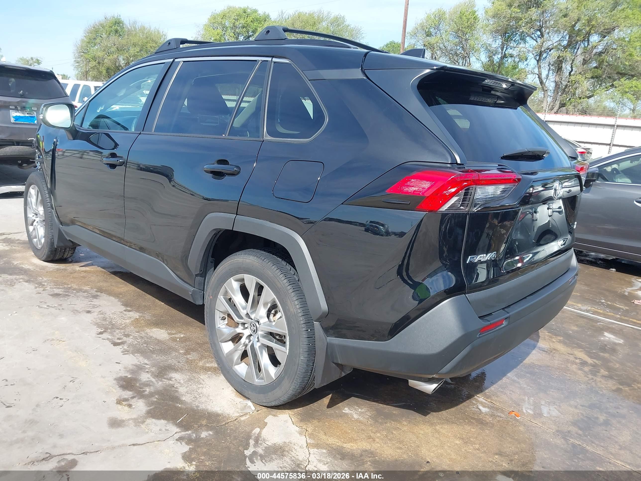 TOYOTA RAV4 image 3