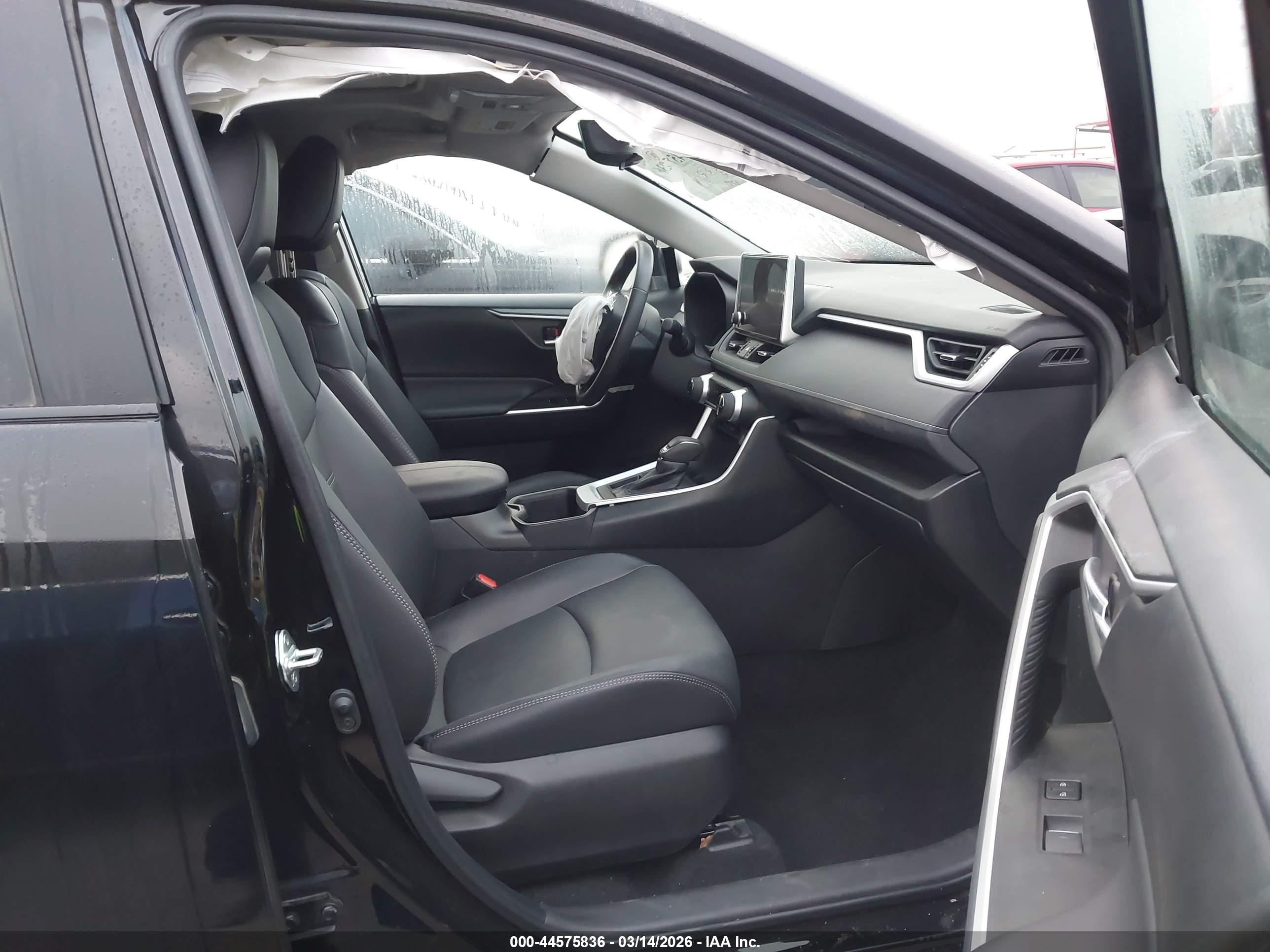TOYOTA RAV4 image 5