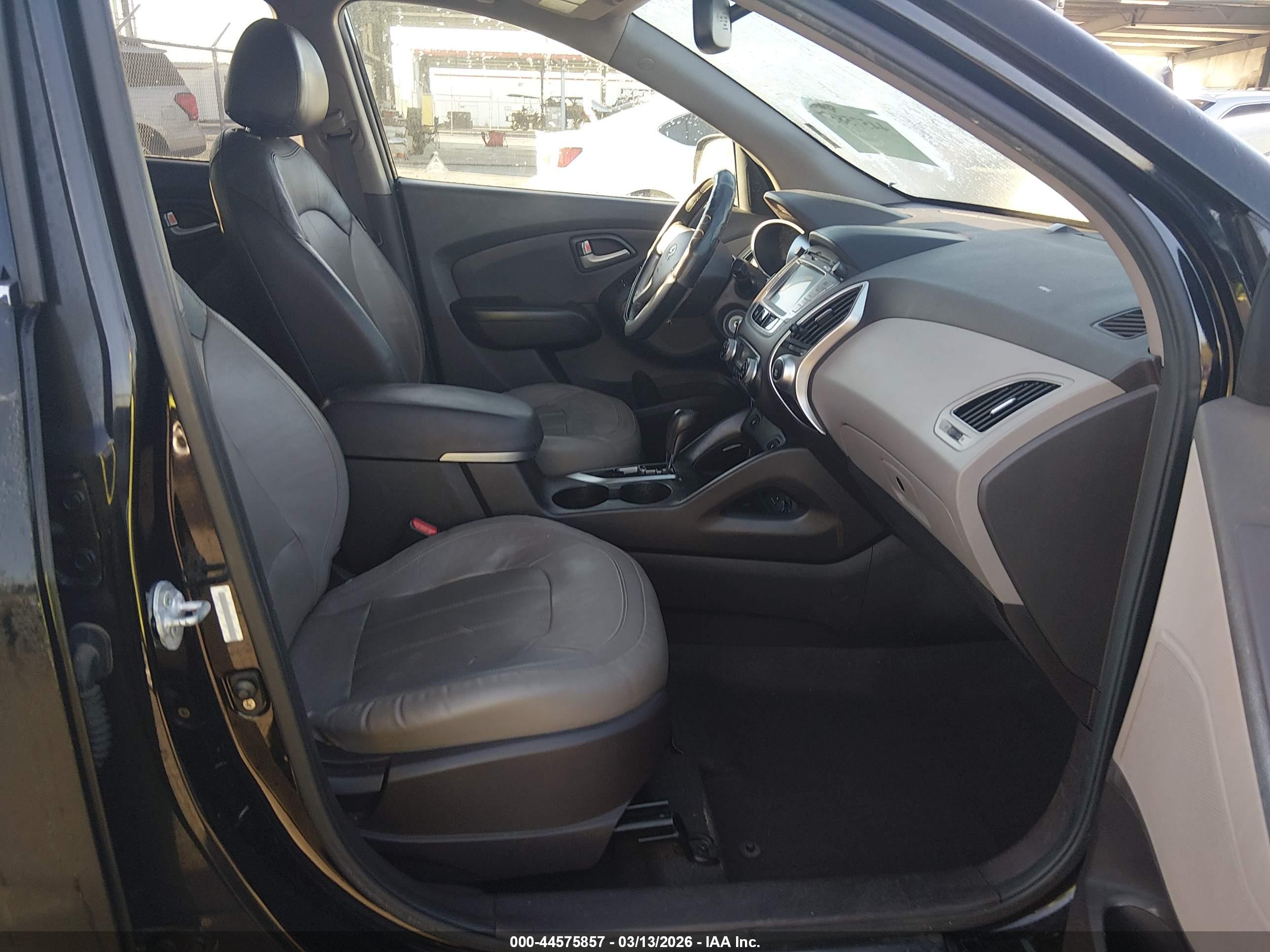 HYUNDAI TUCSON image 5