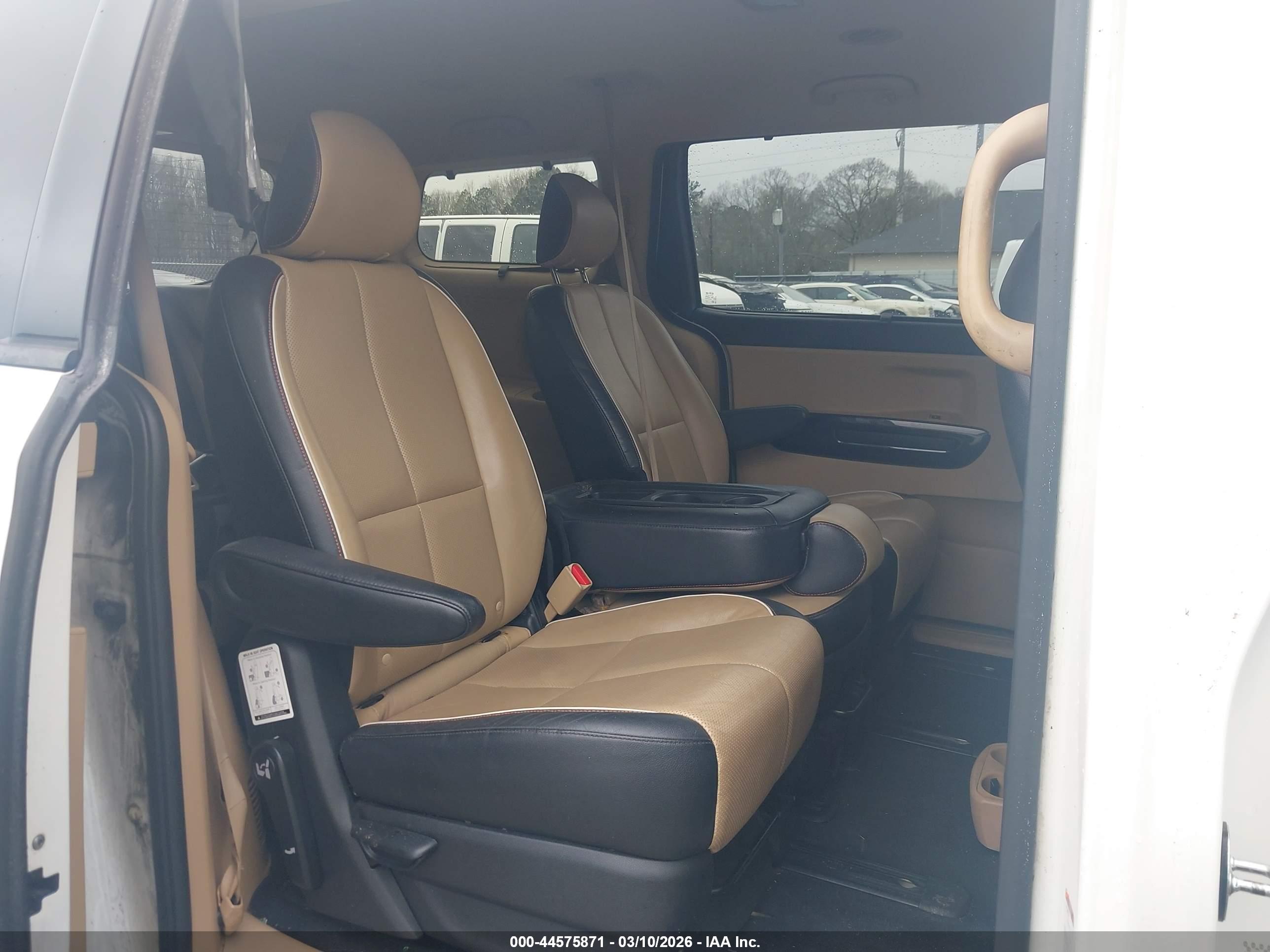KIA SEDONA image 8
