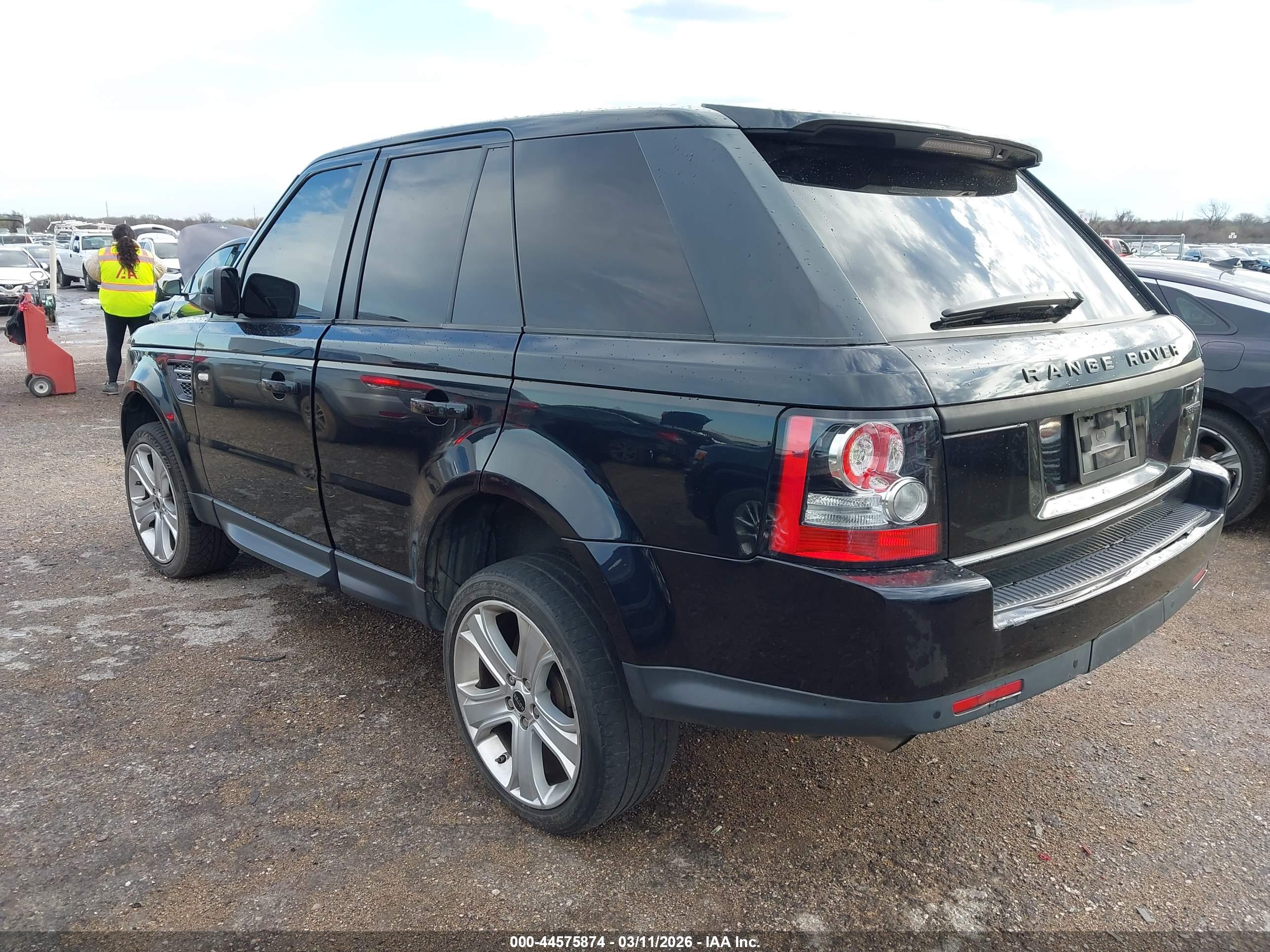 LAND ROVER image 3
