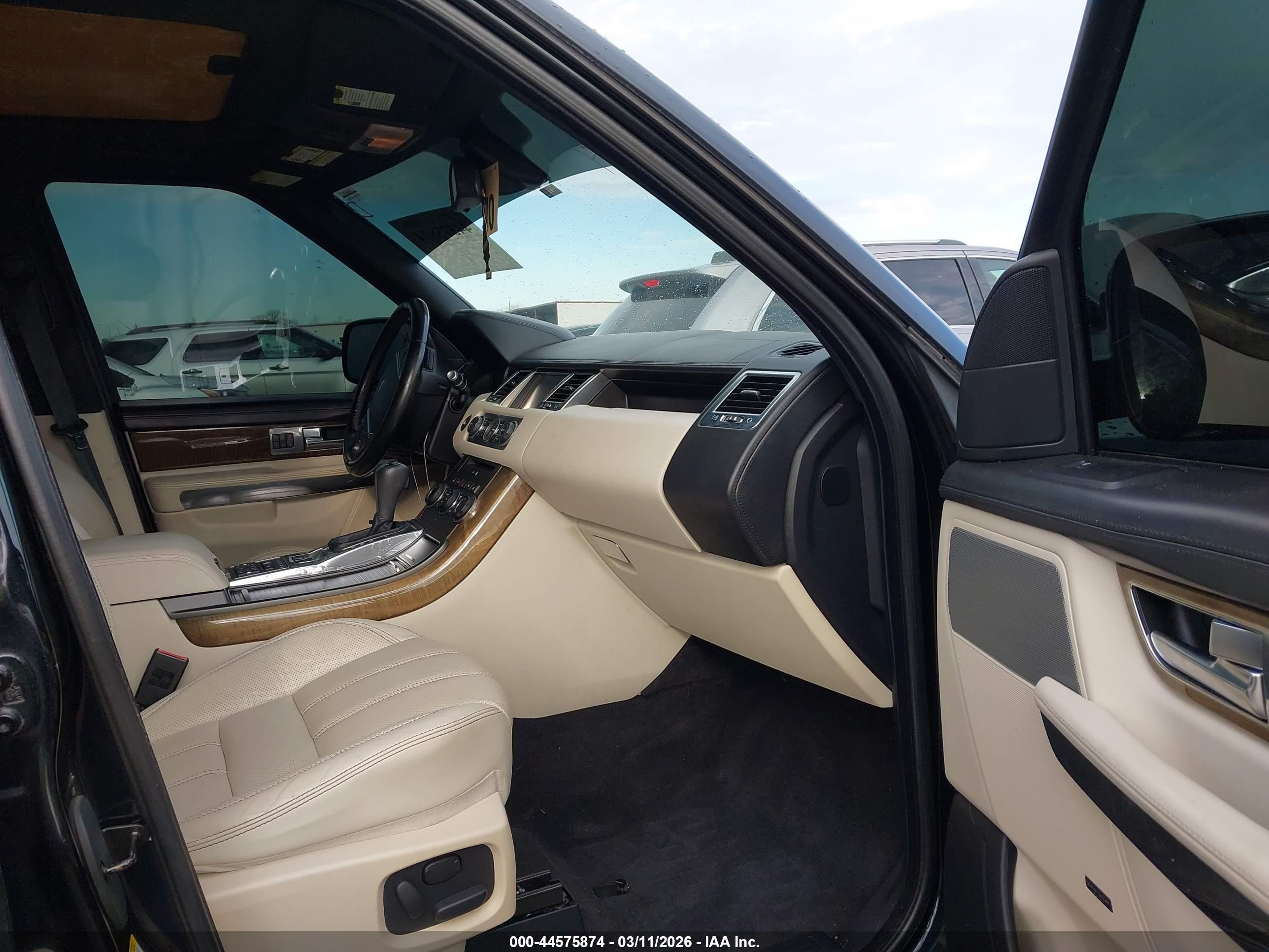 LAND ROVER image 5
