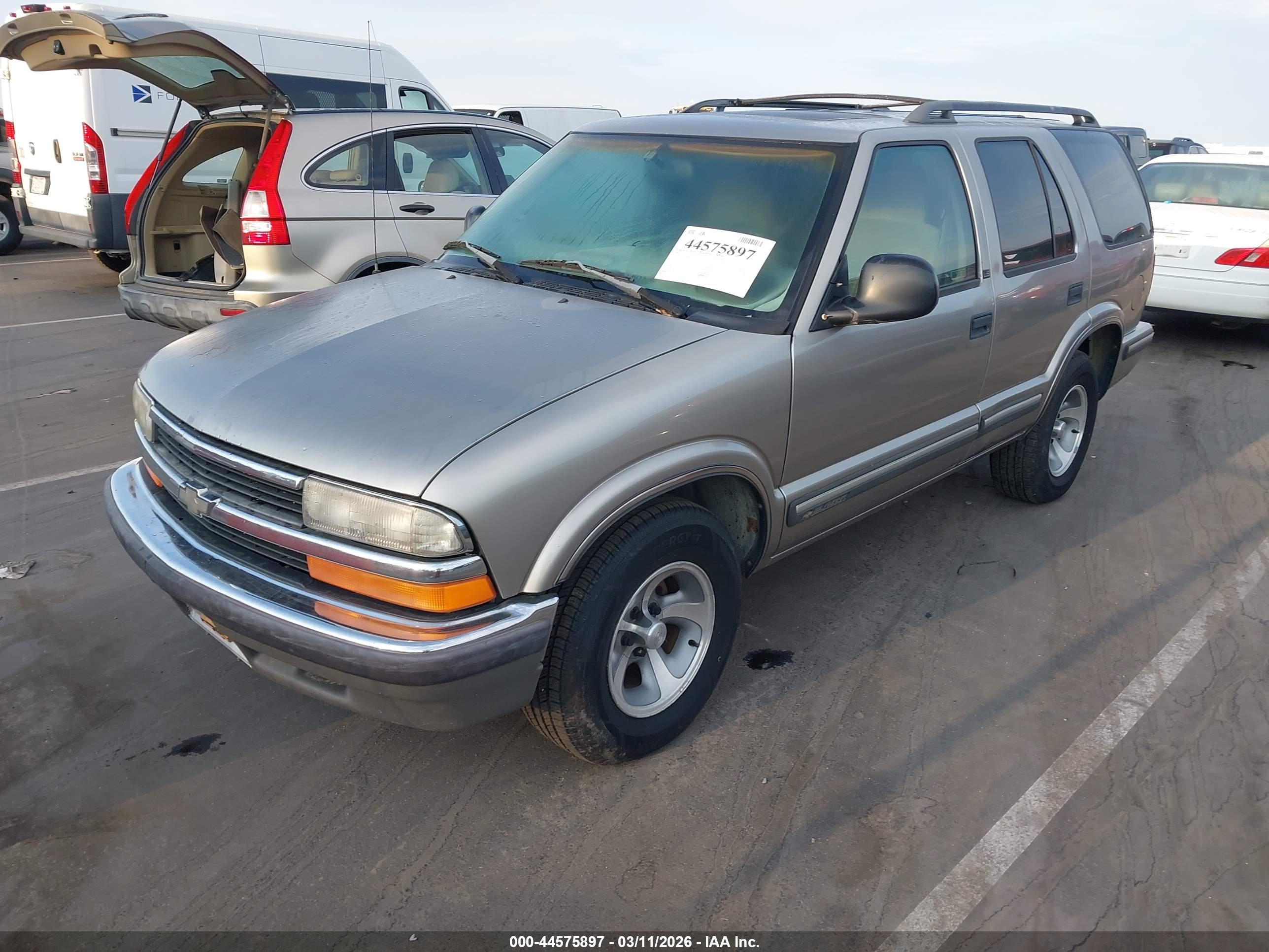 CHEVROLET BLAZER image 2