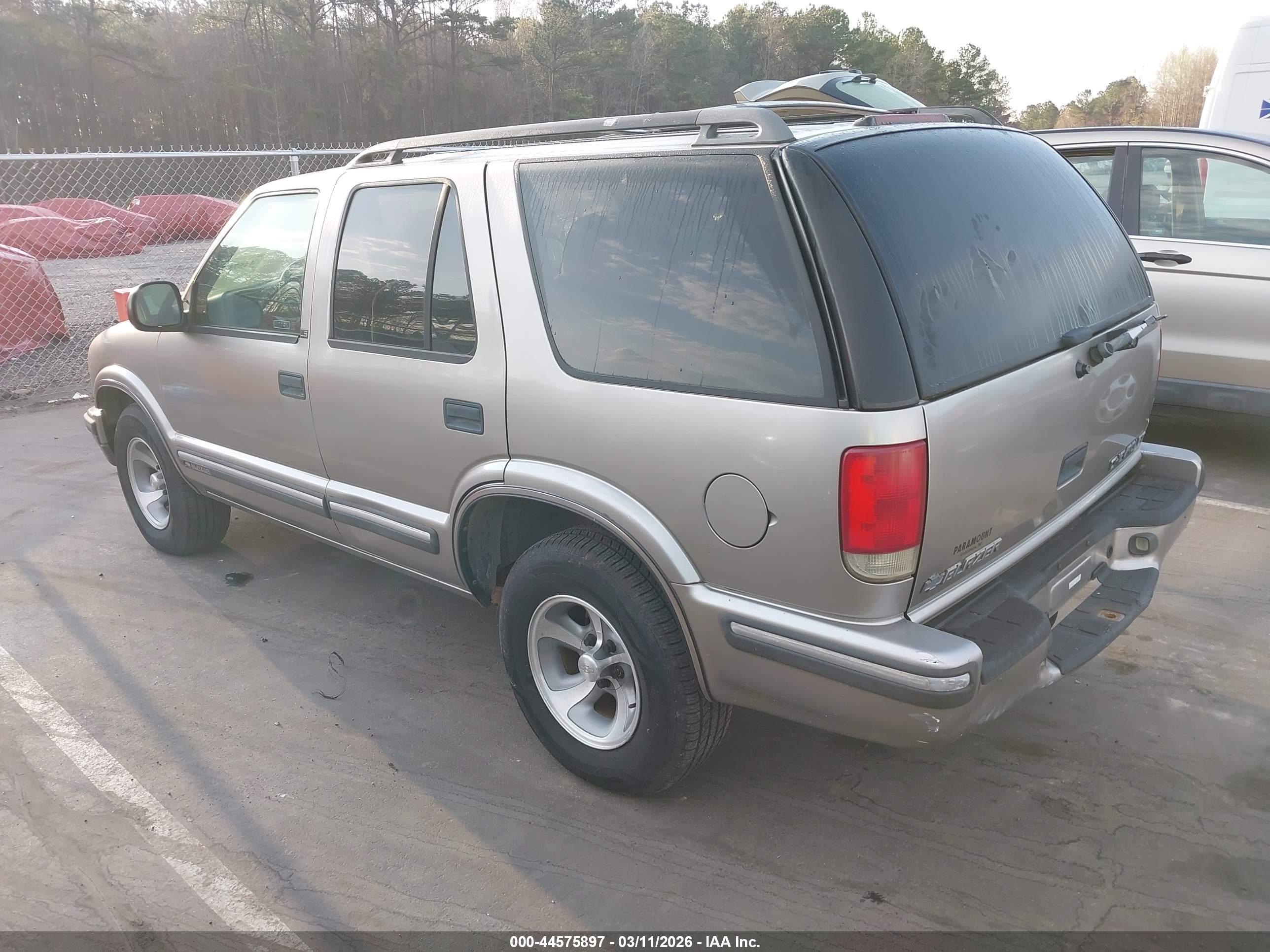 CHEVROLET BLAZER image 3