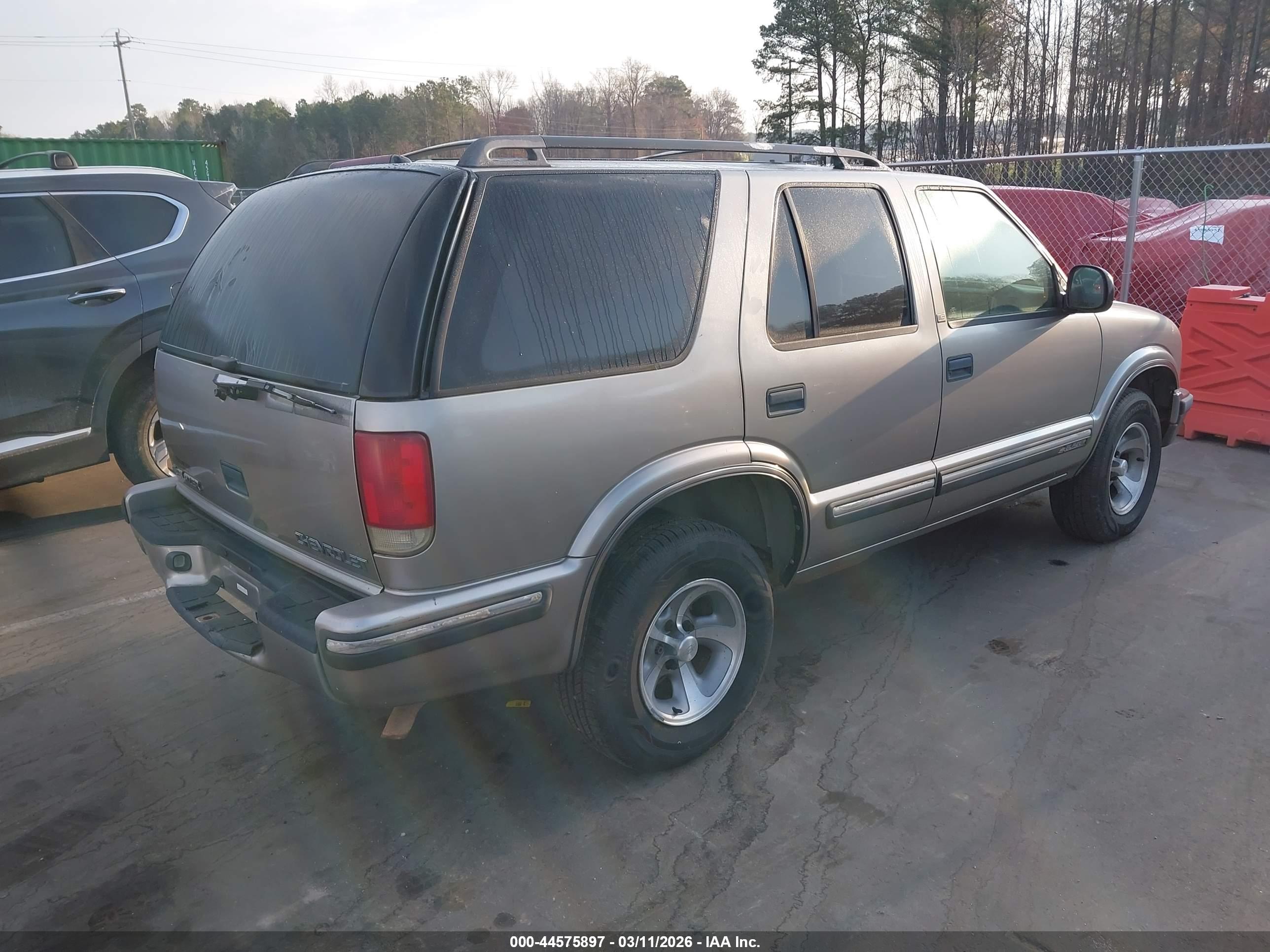CHEVROLET BLAZER image 4