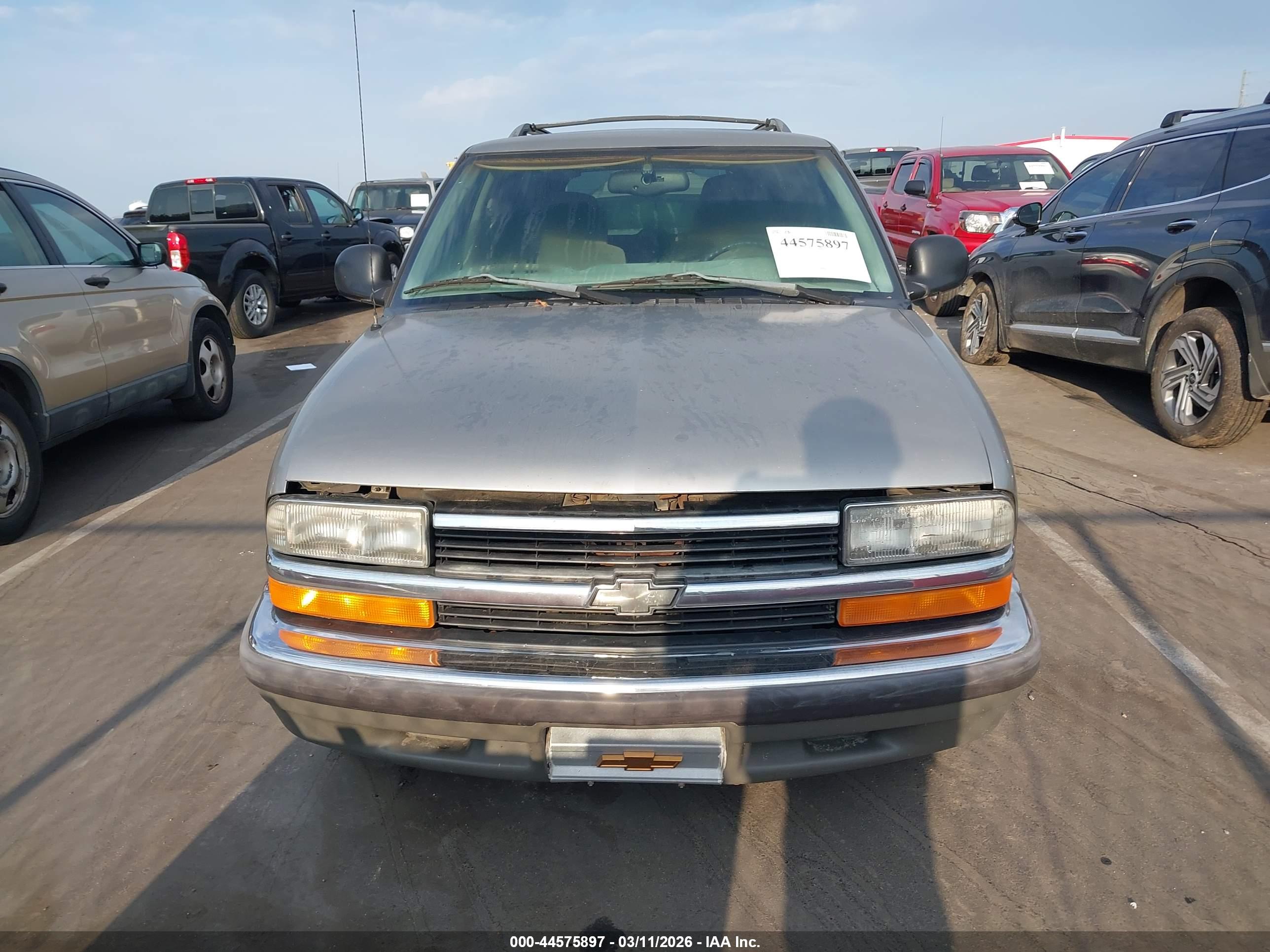 CHEVROLET BLAZER image 6