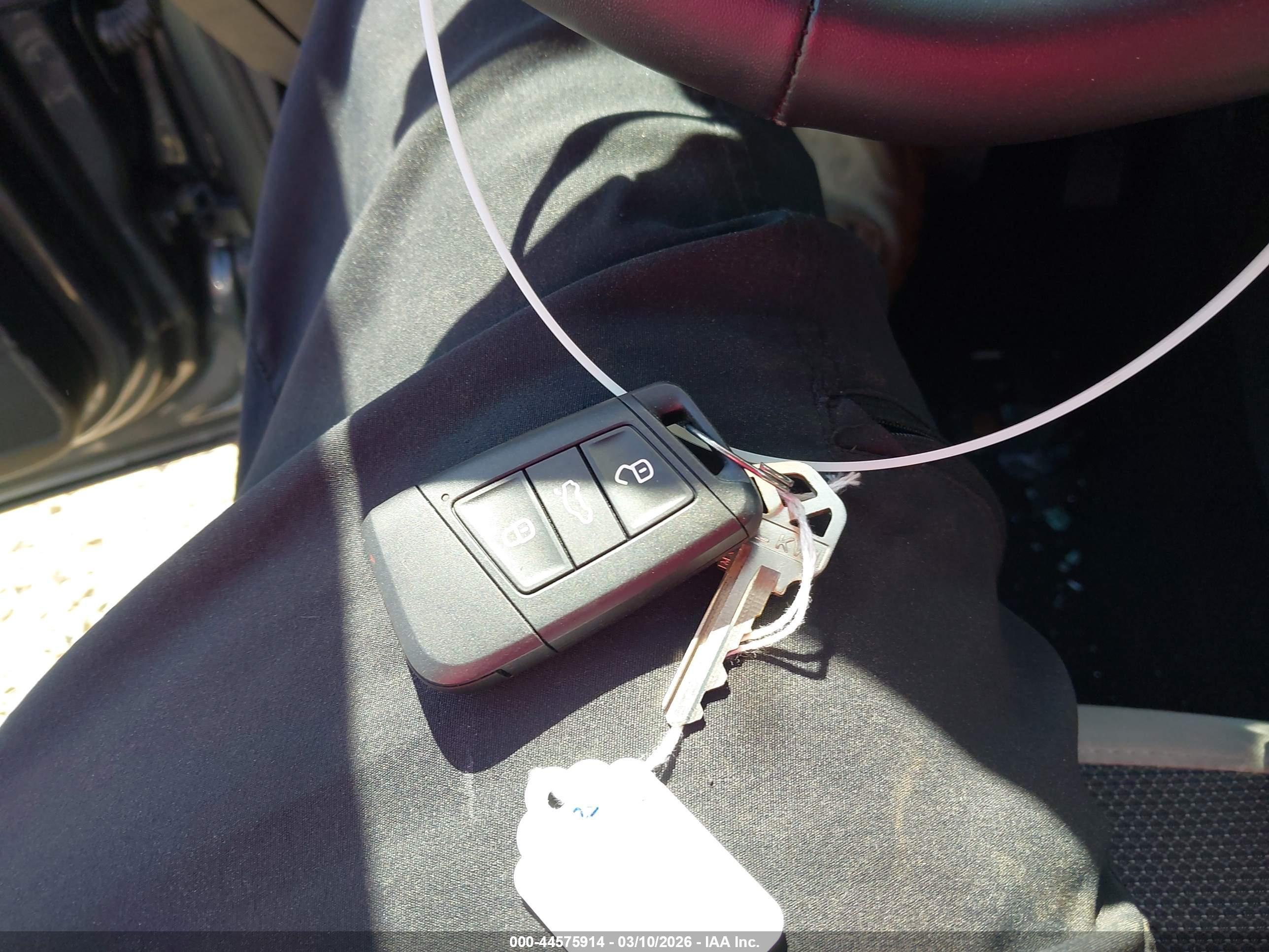 VOLKSWAGEN TAOS image 11