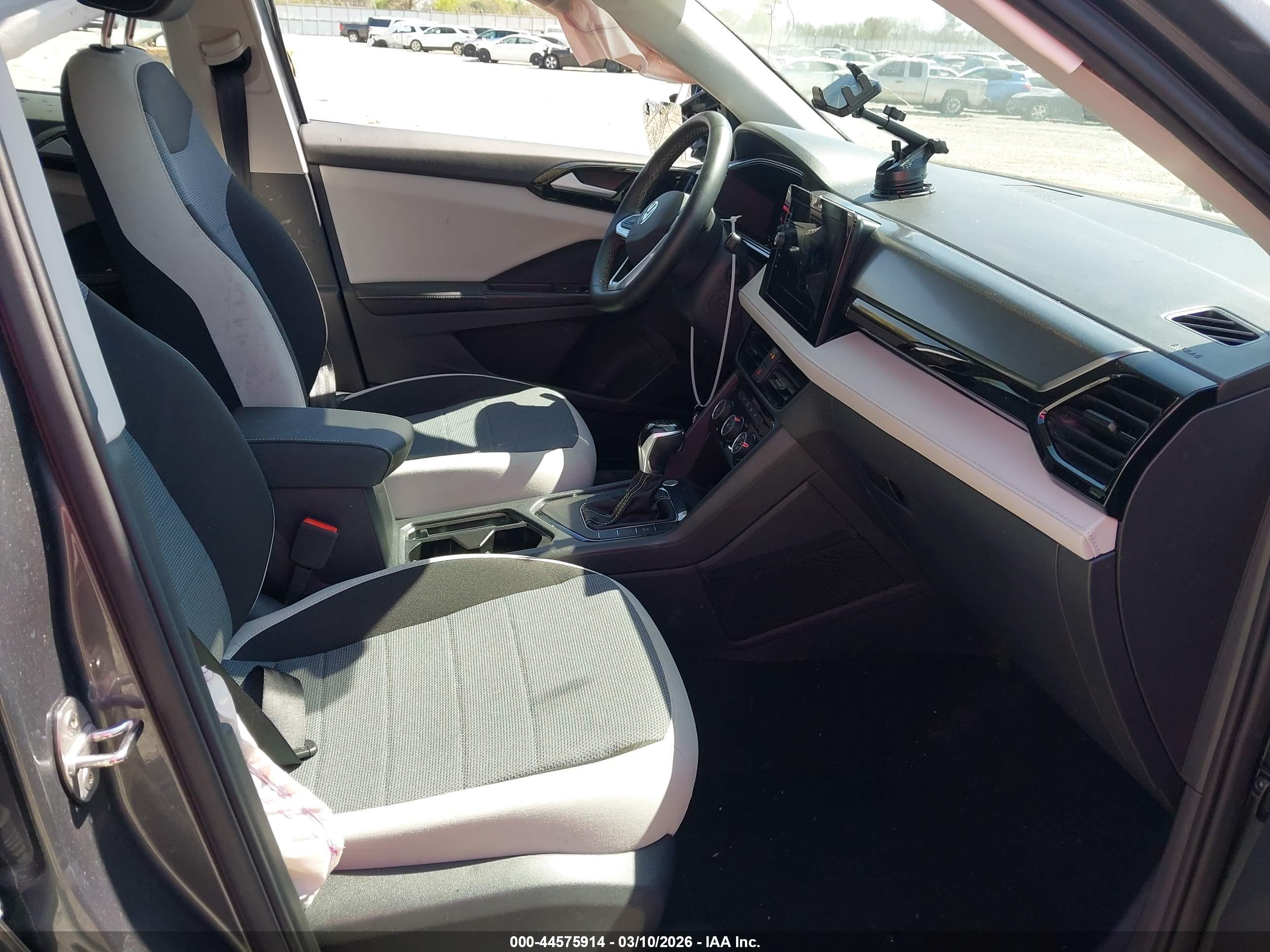 VOLKSWAGEN TAOS image 5