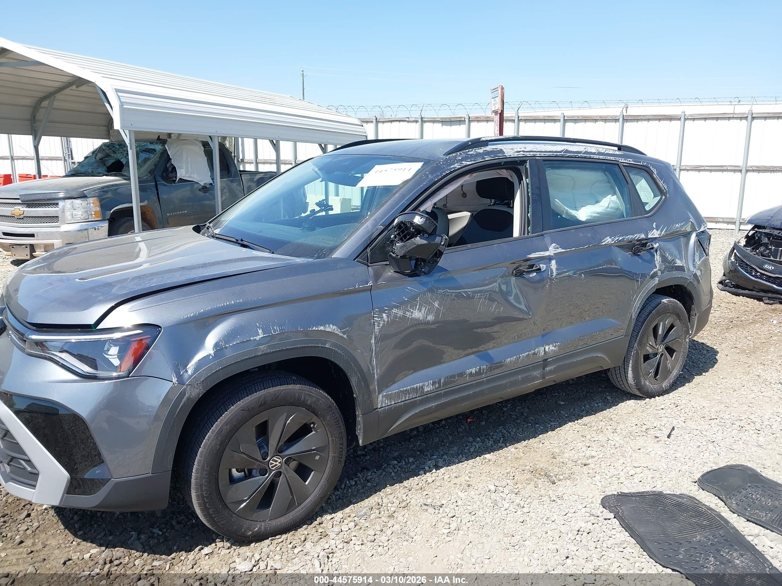 VOLKSWAGEN TAOS image 6