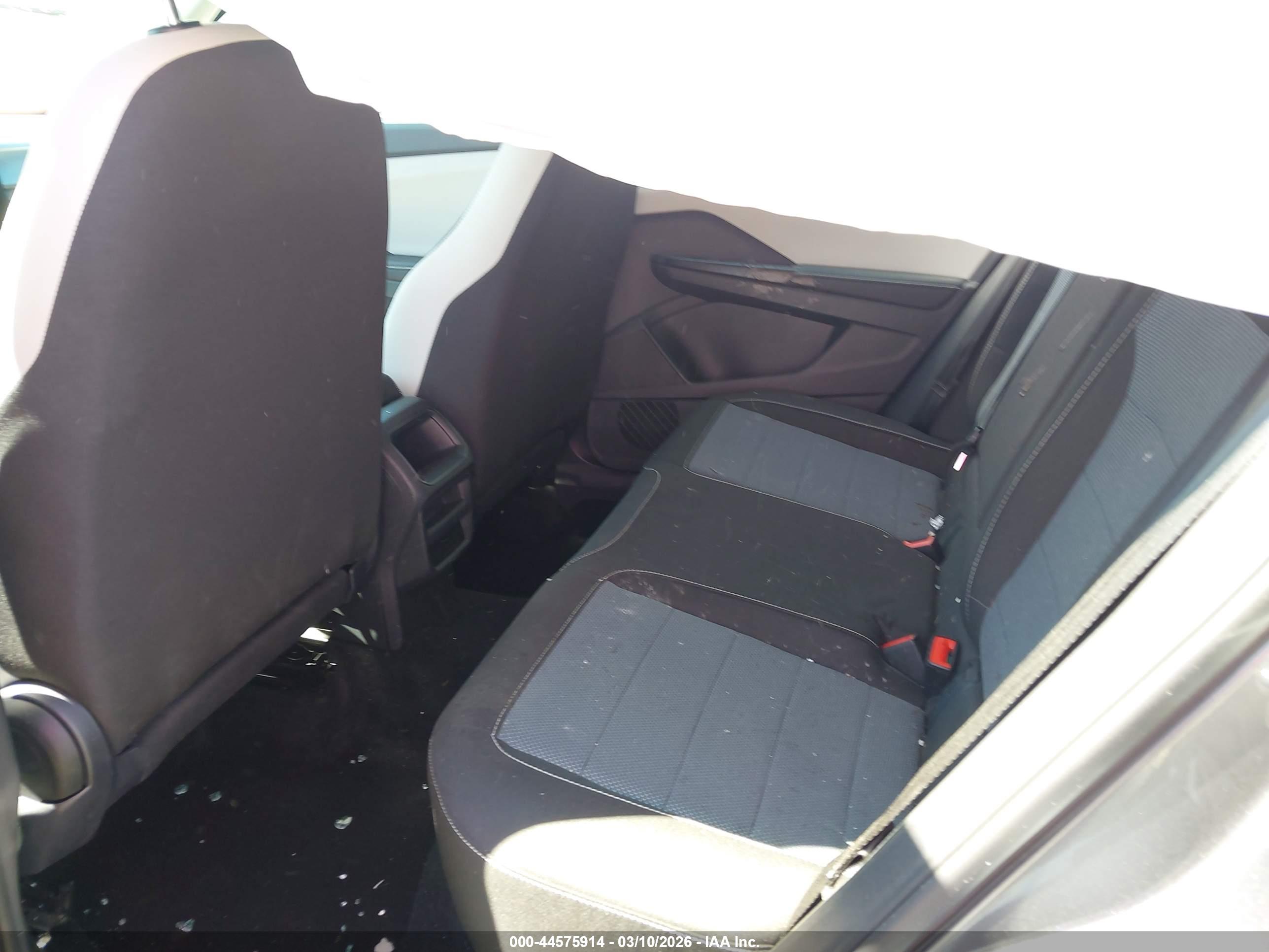 VOLKSWAGEN TAOS image 8