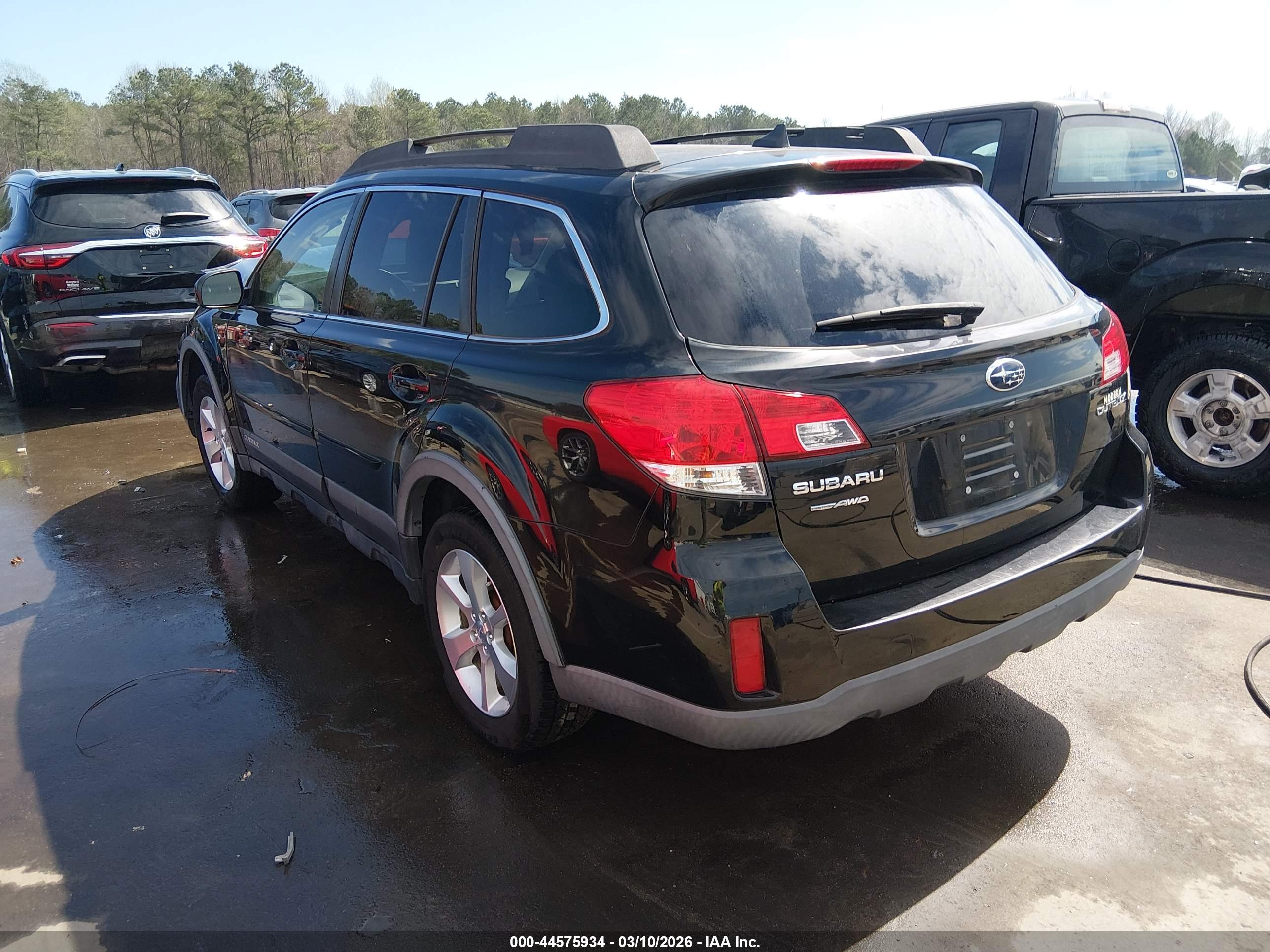 SUBARU OUTBACK image 3