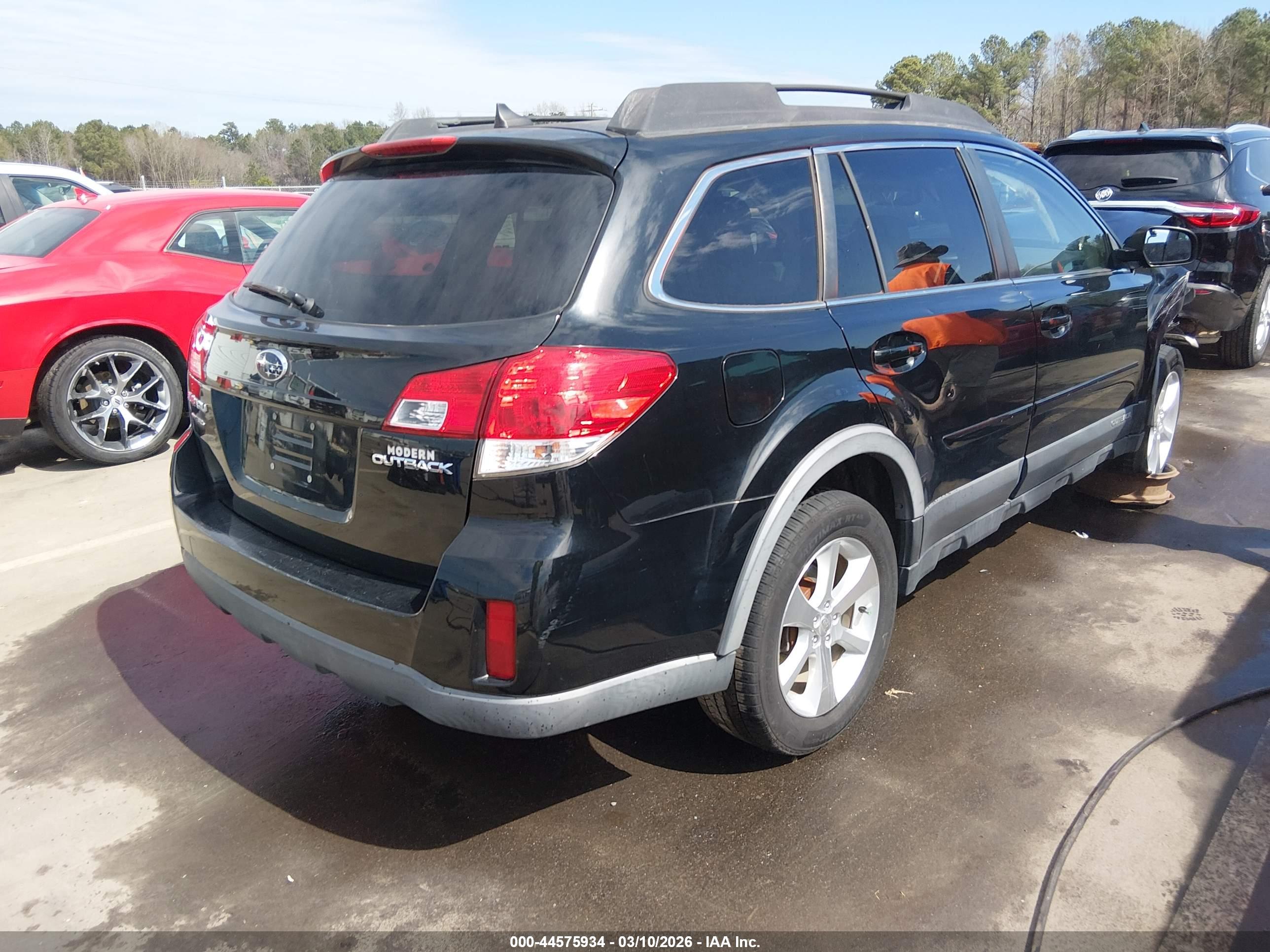 SUBARU OUTBACK image 4