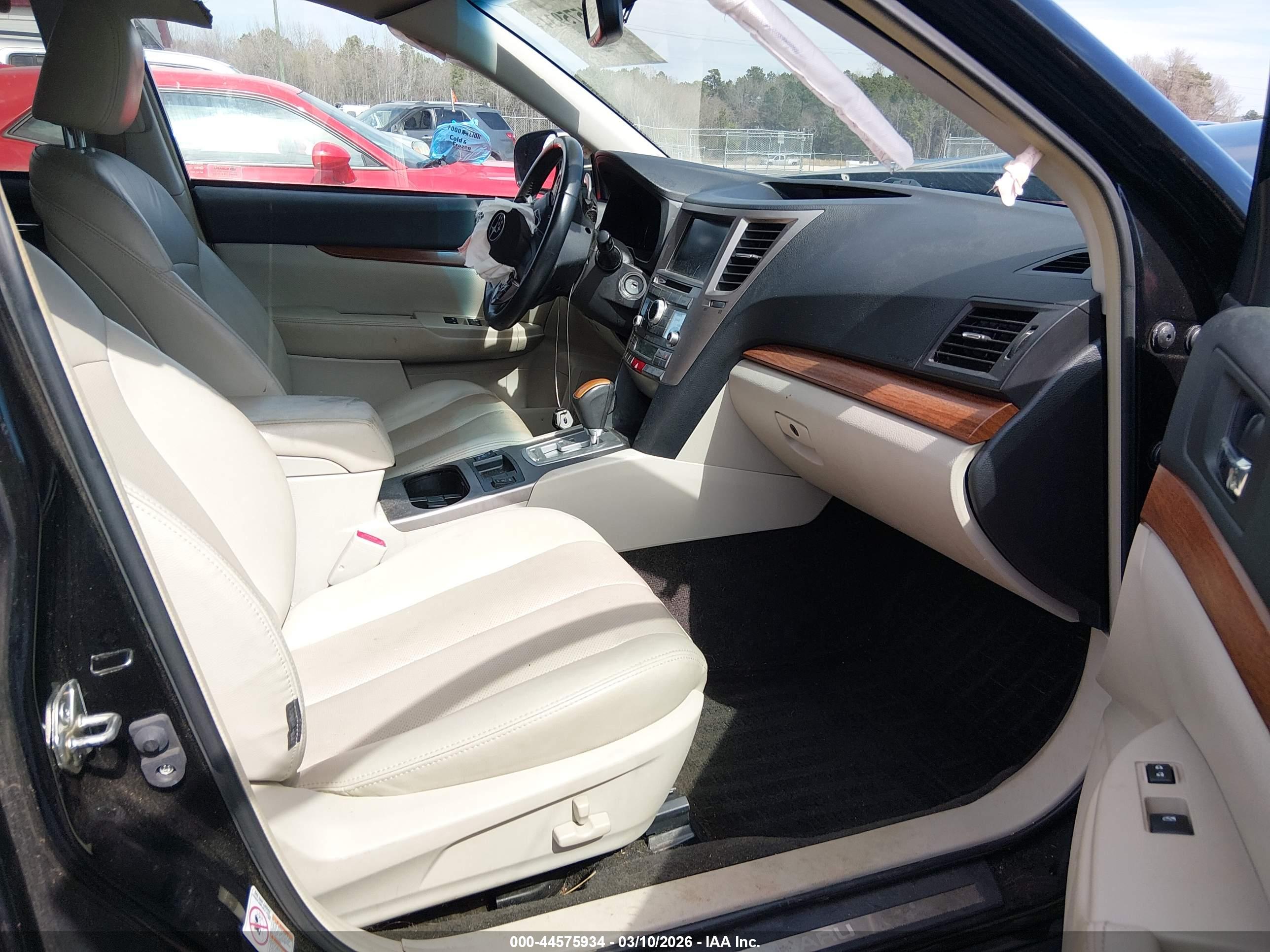 SUBARU OUTBACK image 5