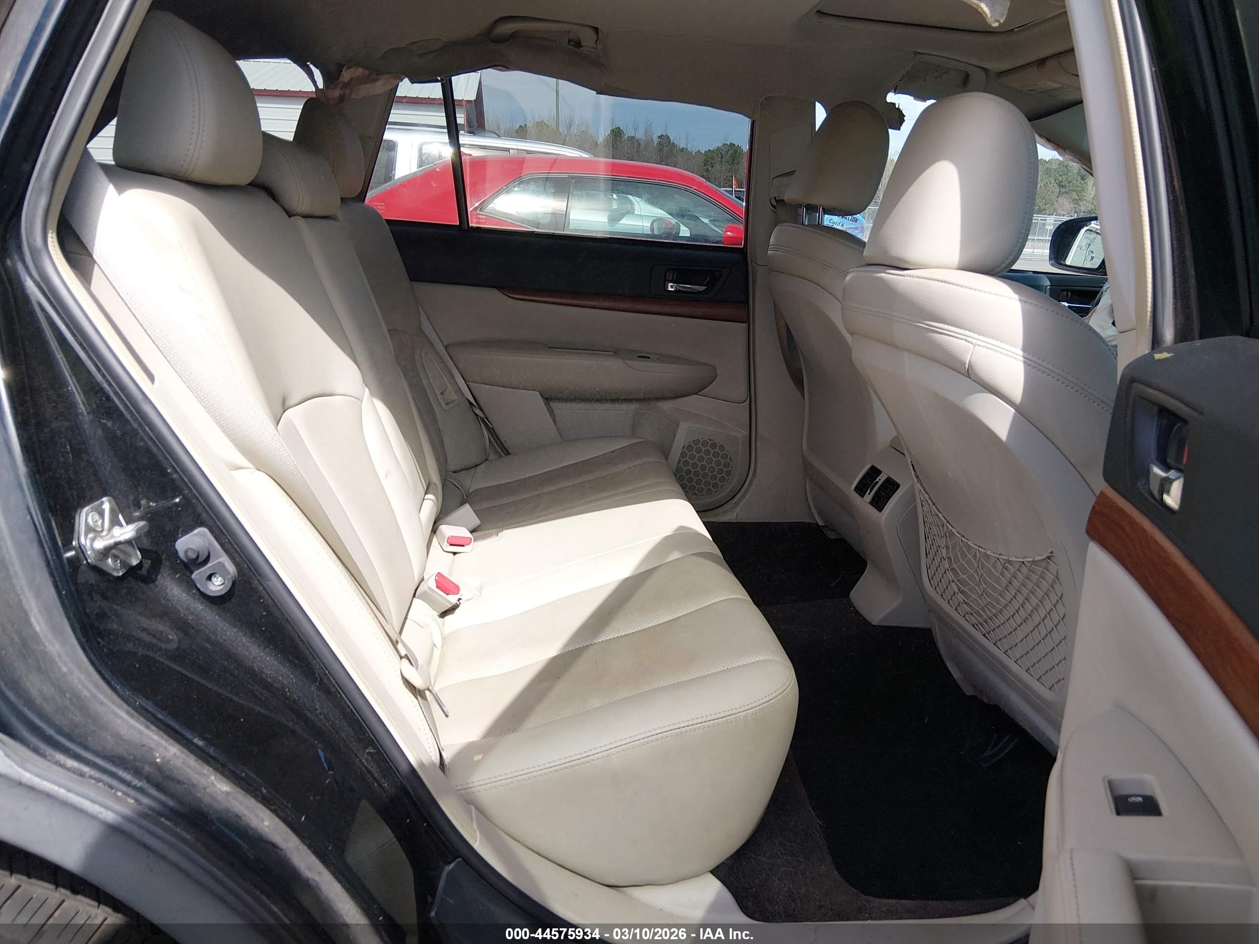 SUBARU OUTBACK image 8