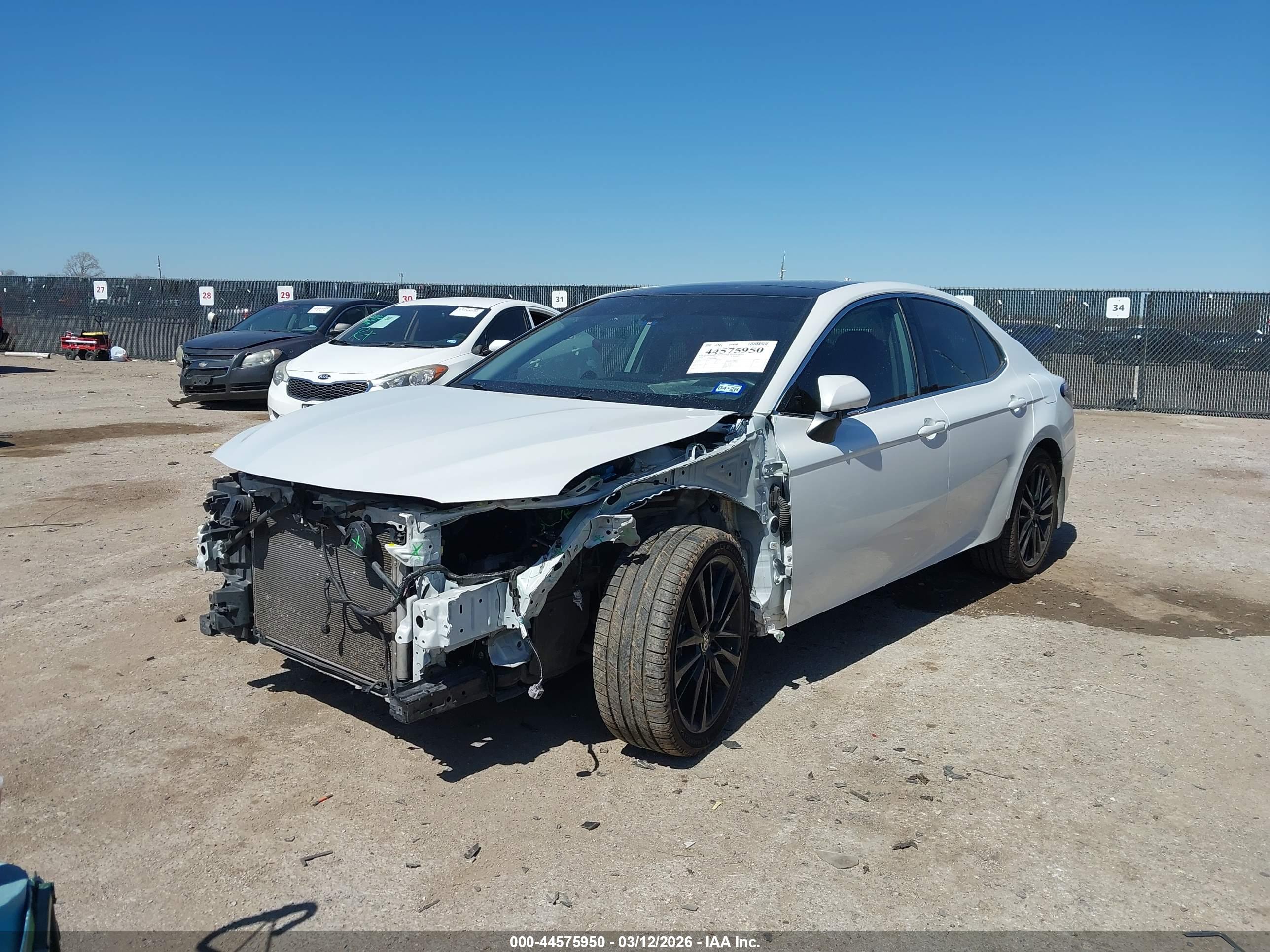 TOYOTA CAMRY image 2