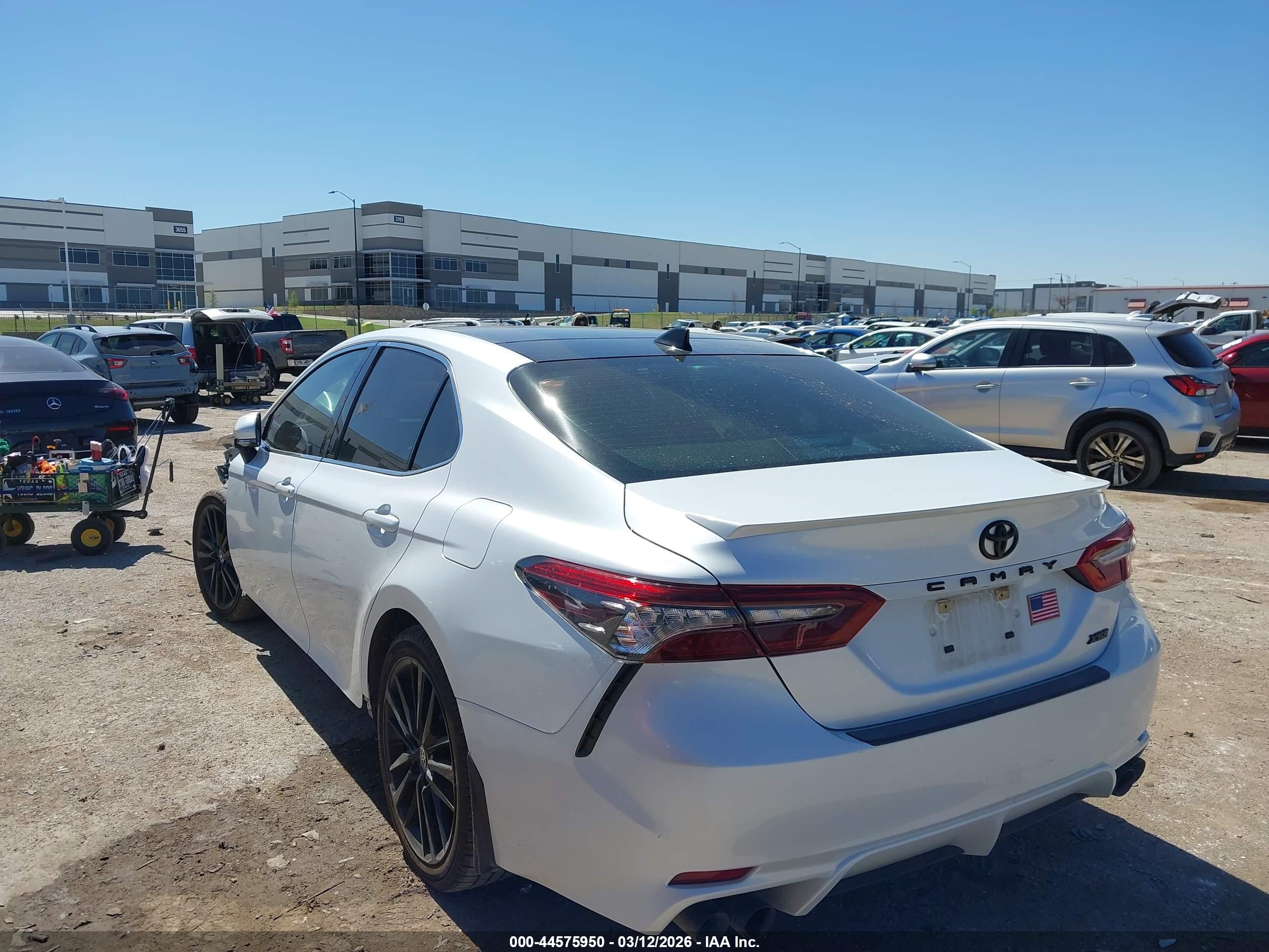 TOYOTA CAMRY image 3