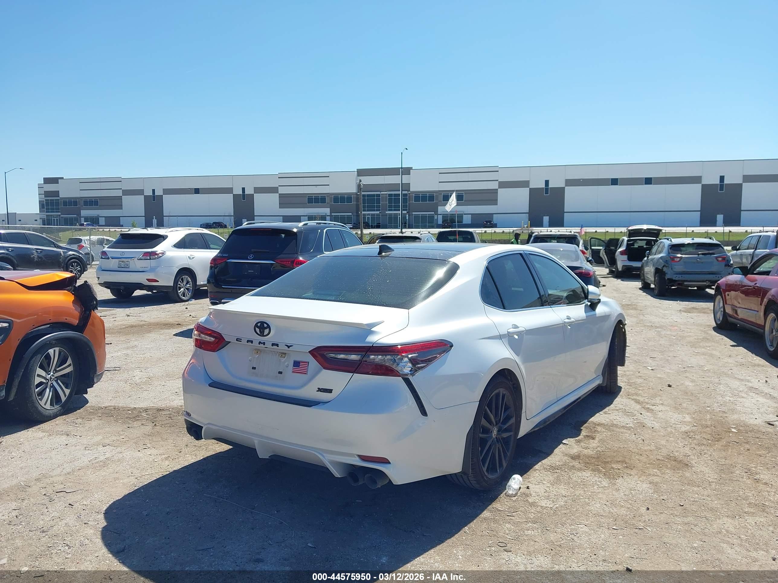 TOYOTA CAMRY image 4